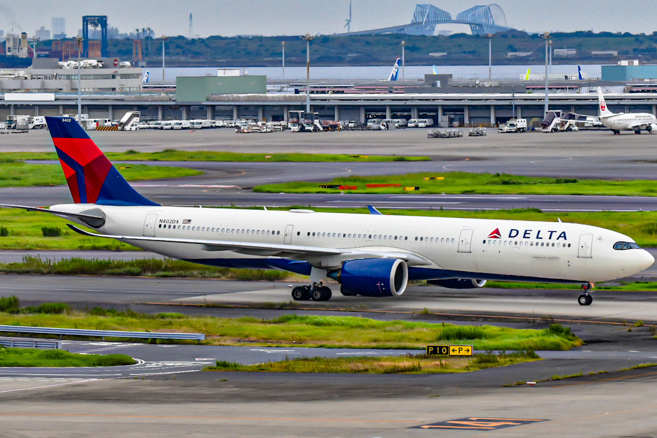 Full size: Delta Airlines Airbus A330-900 N402DX at Tokyo-Haneda Airport