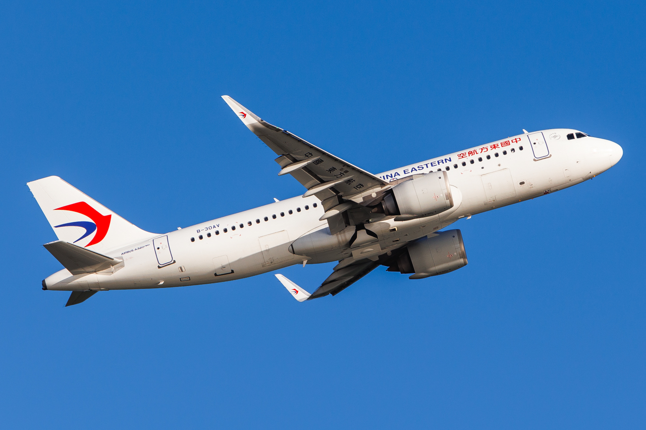 Full size: China Eastern Airlines Airbus A320NEO B-30AV at Hong Kong International Airport