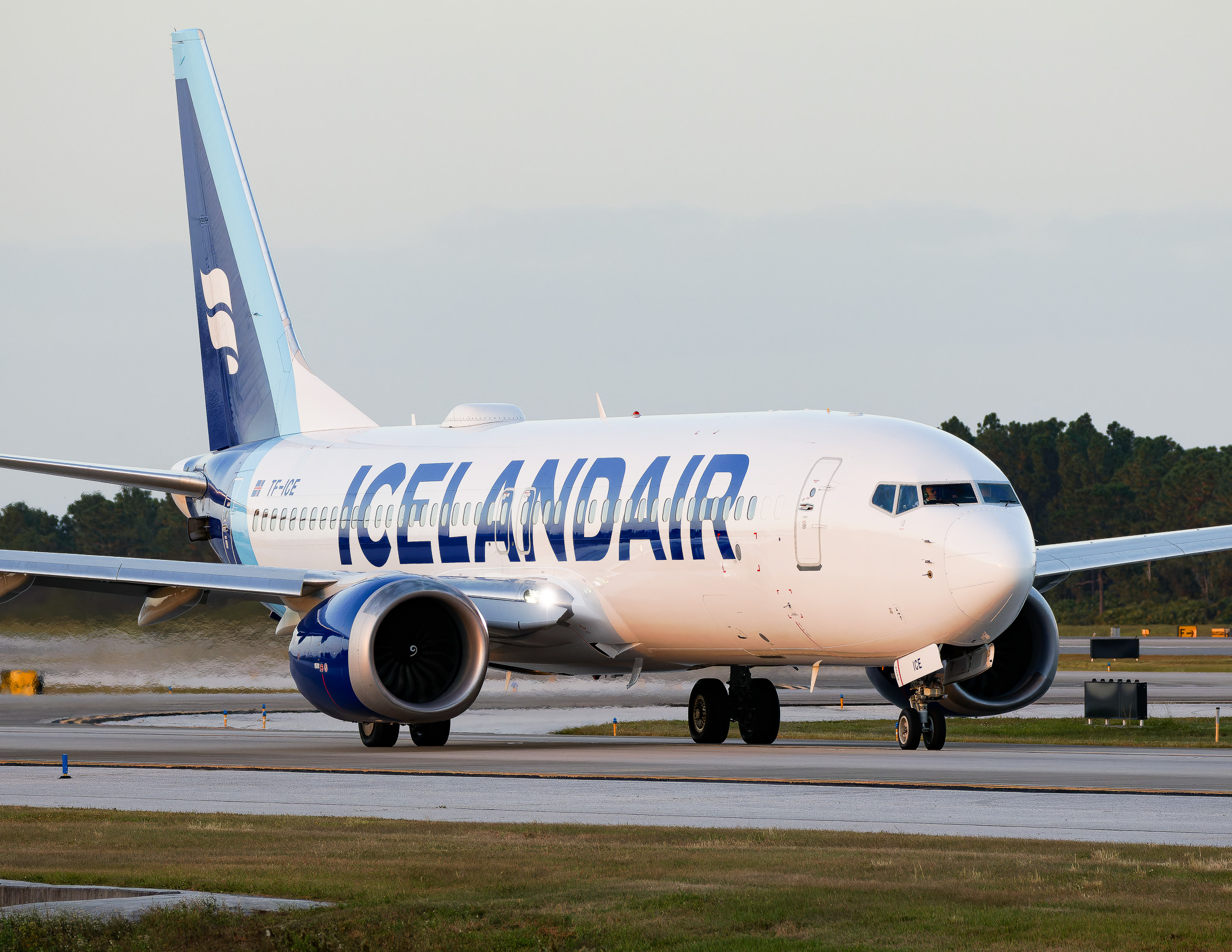 Full size: Icelandair Boeing 737 MAX 8 TF-ICE at Orlando International Airport