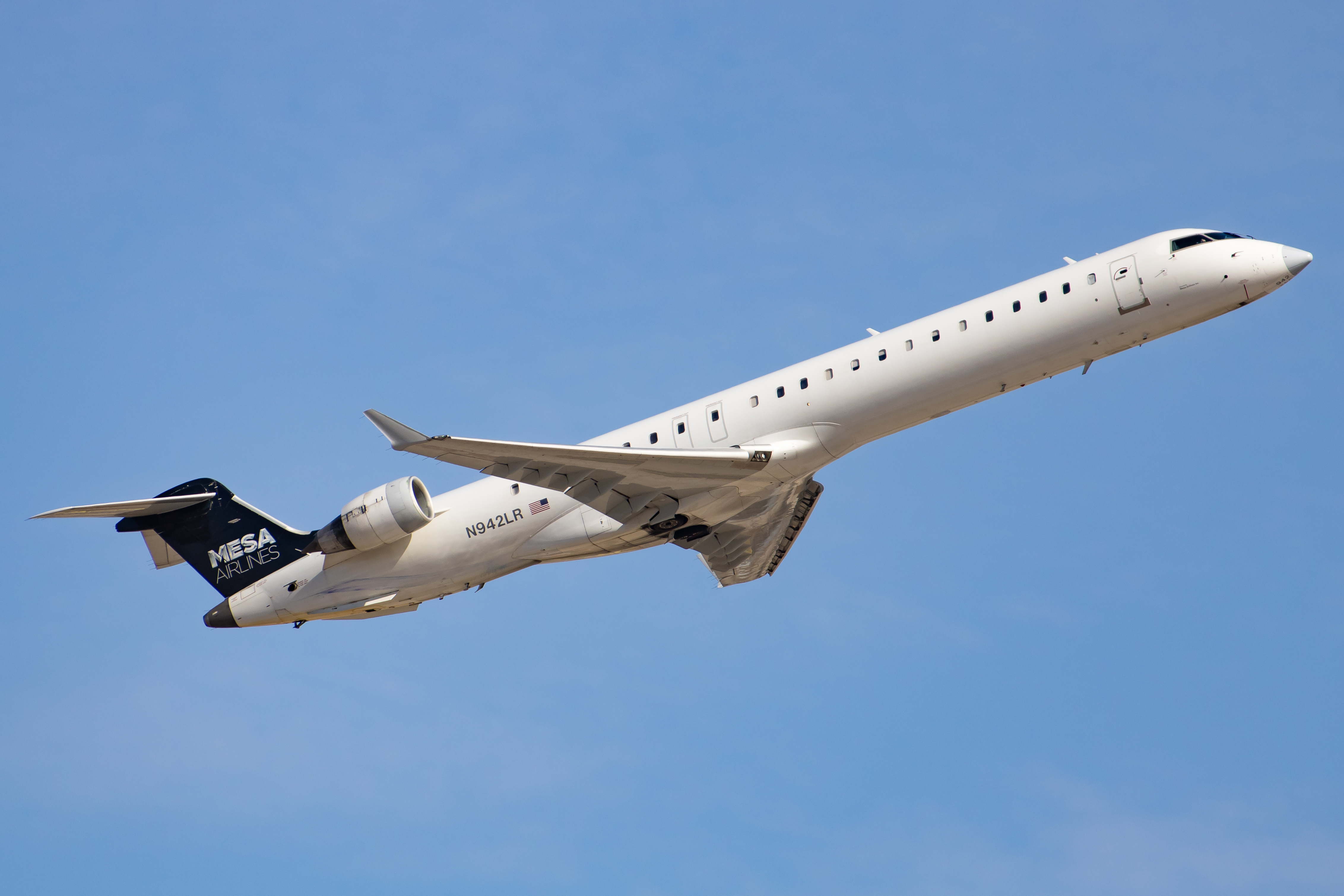 Full size: Mesa Airlines Mitsubishi CRJ-900 N942LR at Phoenix Sky Harbor International Airport