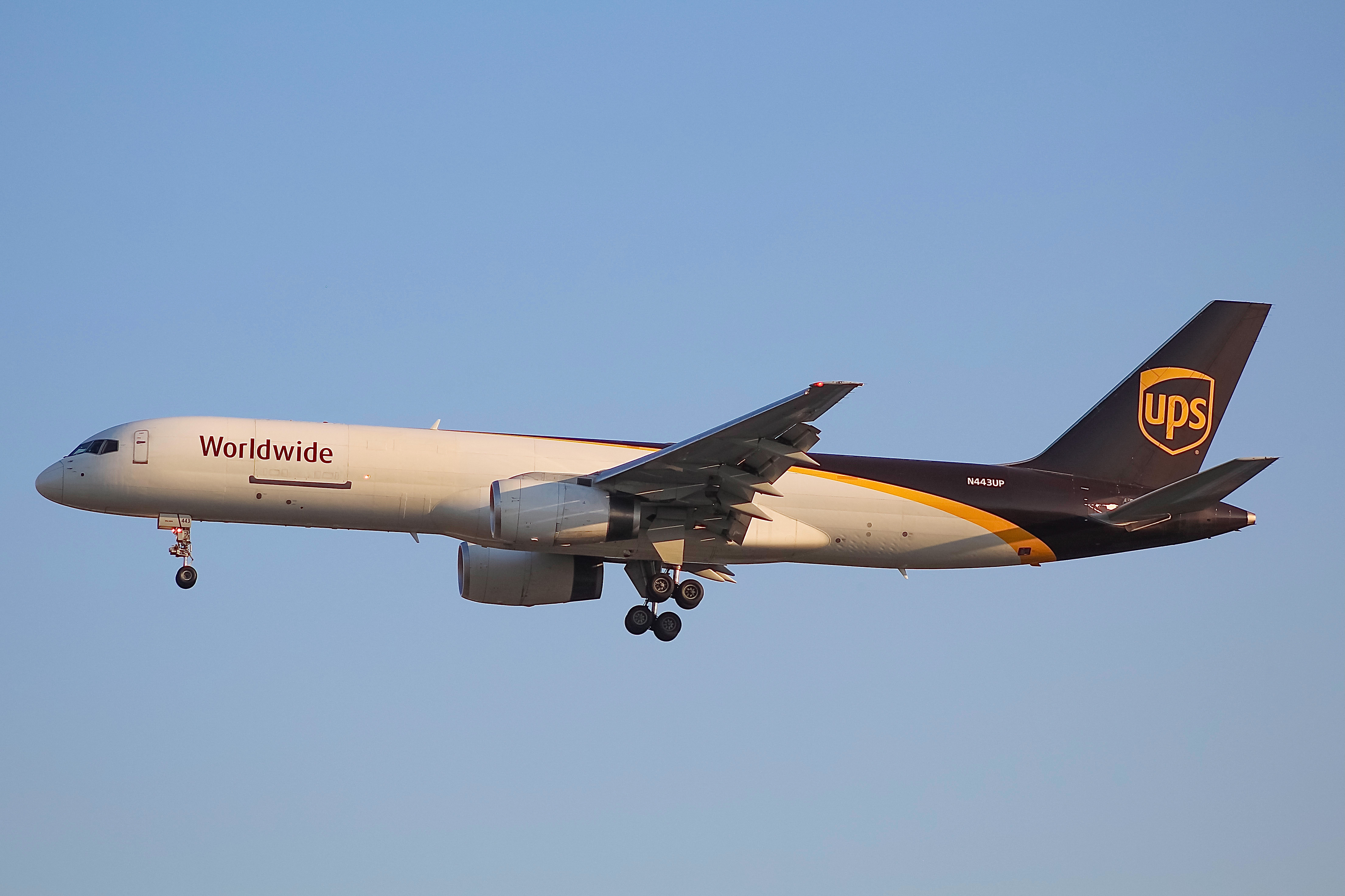 Full size: United Parcel Service Boeing 757-200 N443UP at Chicago O'Hare International Airport