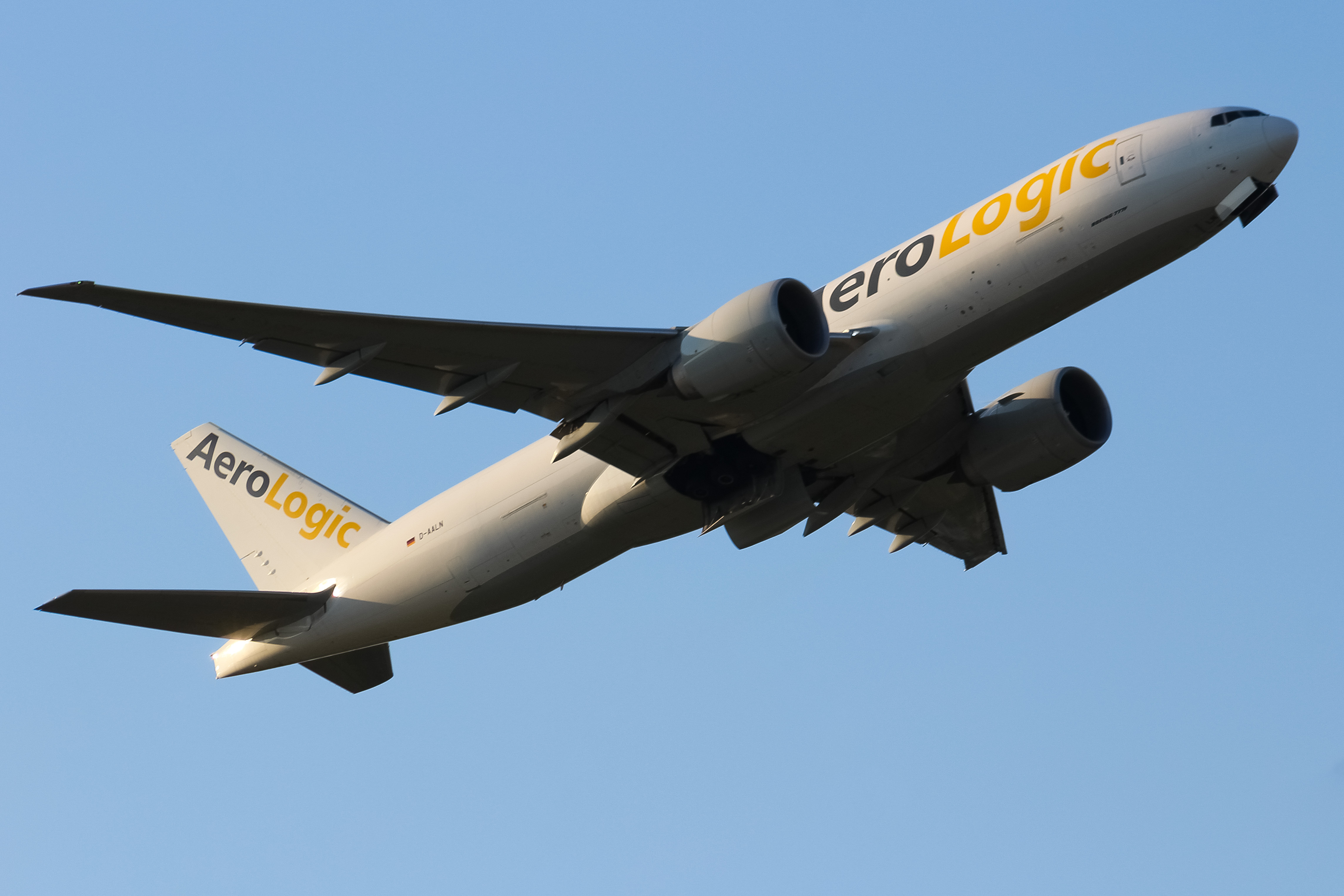 Full size: Aerologic Boeing 777-F D-AALN at Cincinnati/Northern Kentucky International Airport