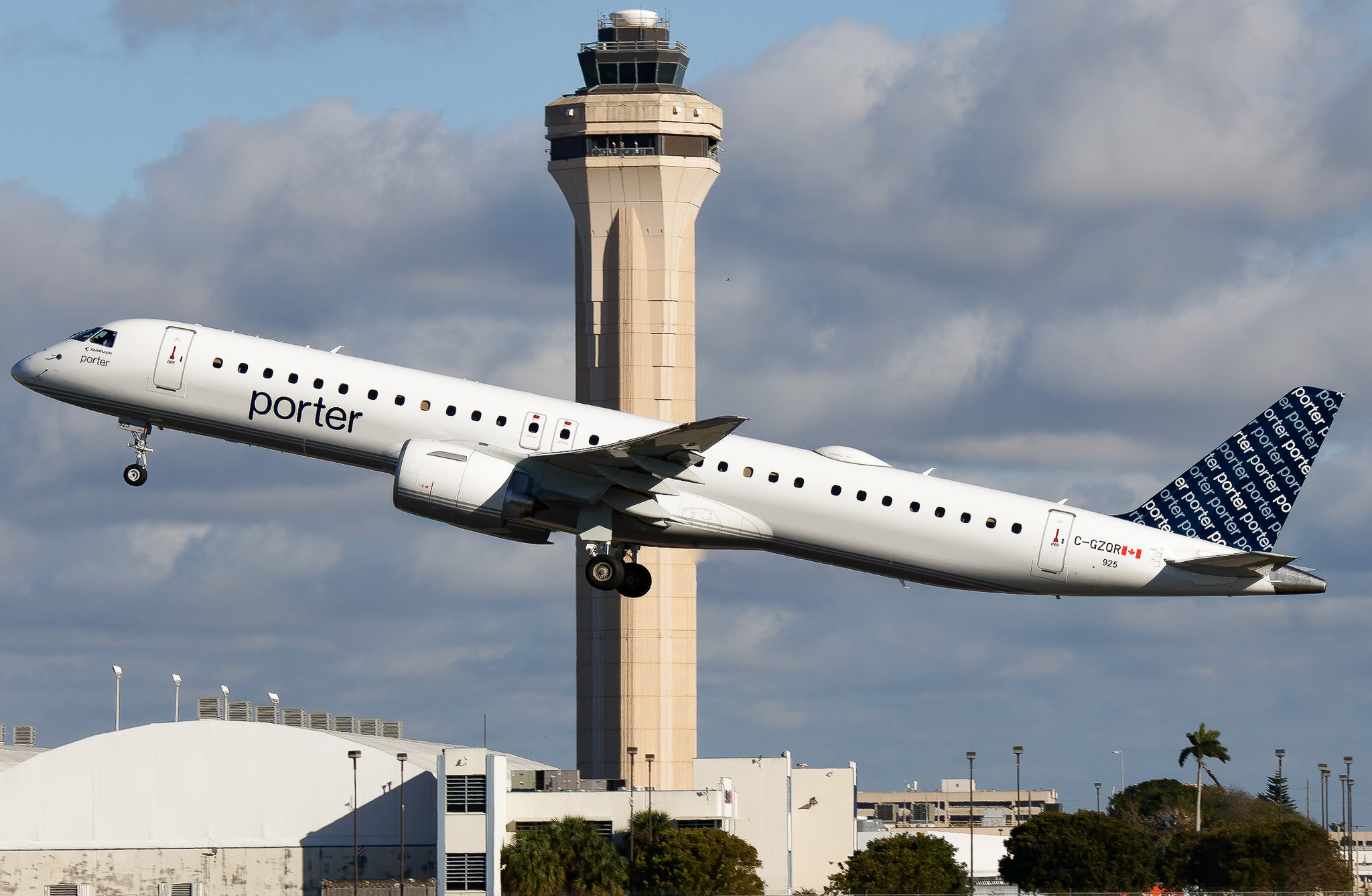 Full size: Porter Airlines Embraer E195-E2 C-GZQR at Miami International Airport