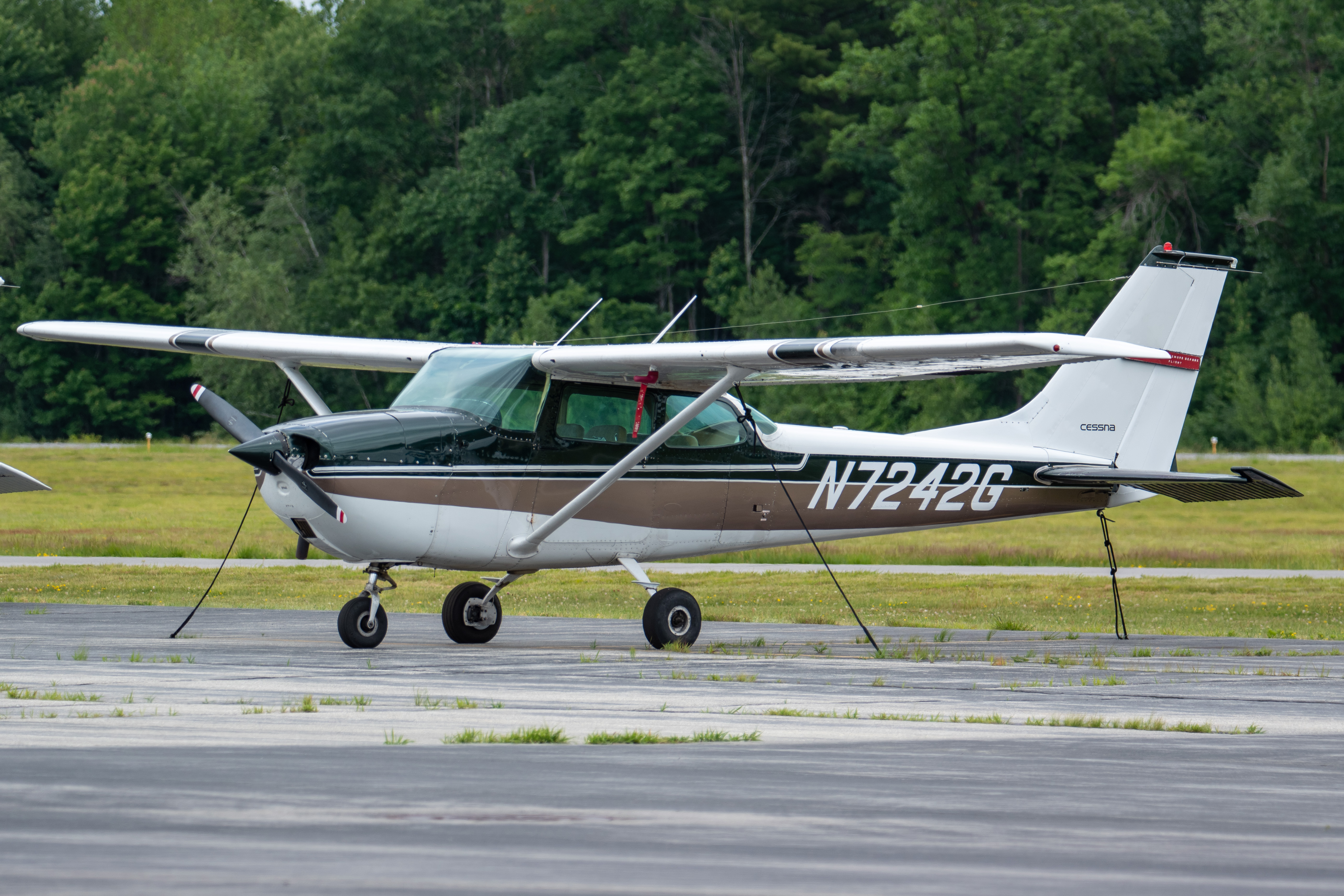 Full size: PRIVATE Cessna 172 N7242G at Boire Field Airport