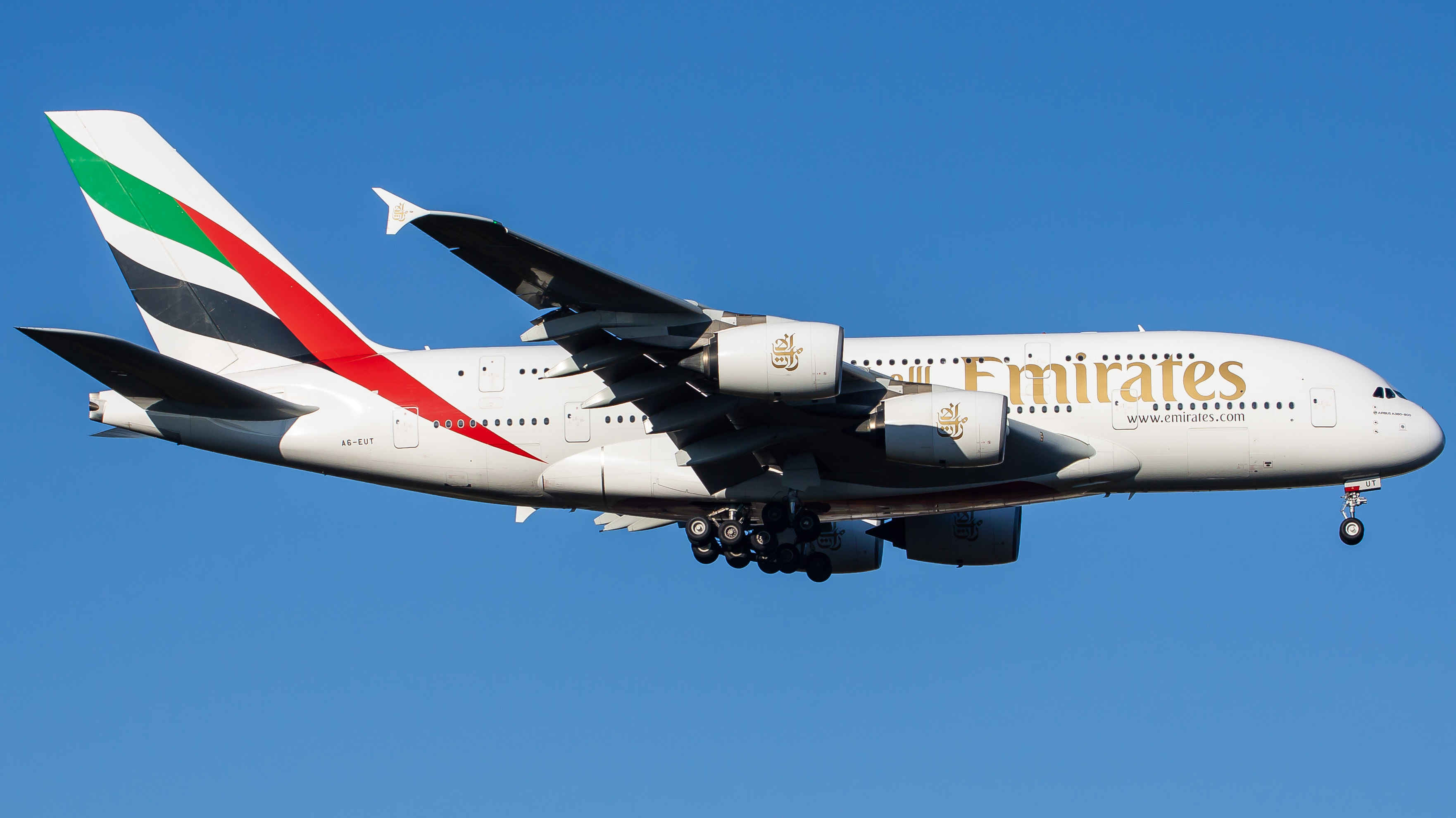 Full size: Emirates Airbus A380-800 A6-EUT at Washington Dulles International Airport