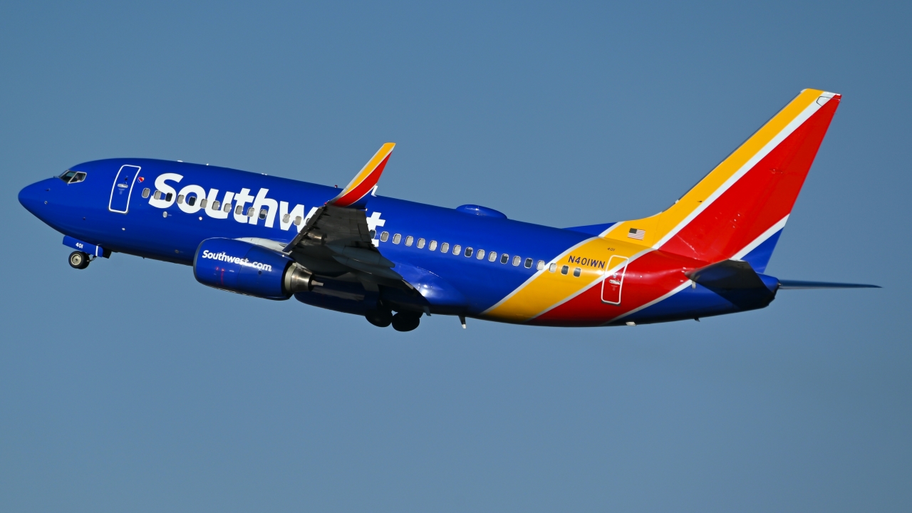 Full size: Southwest Airlines Boeing 737-700 N401WN at Reno/Tahoe International Airport