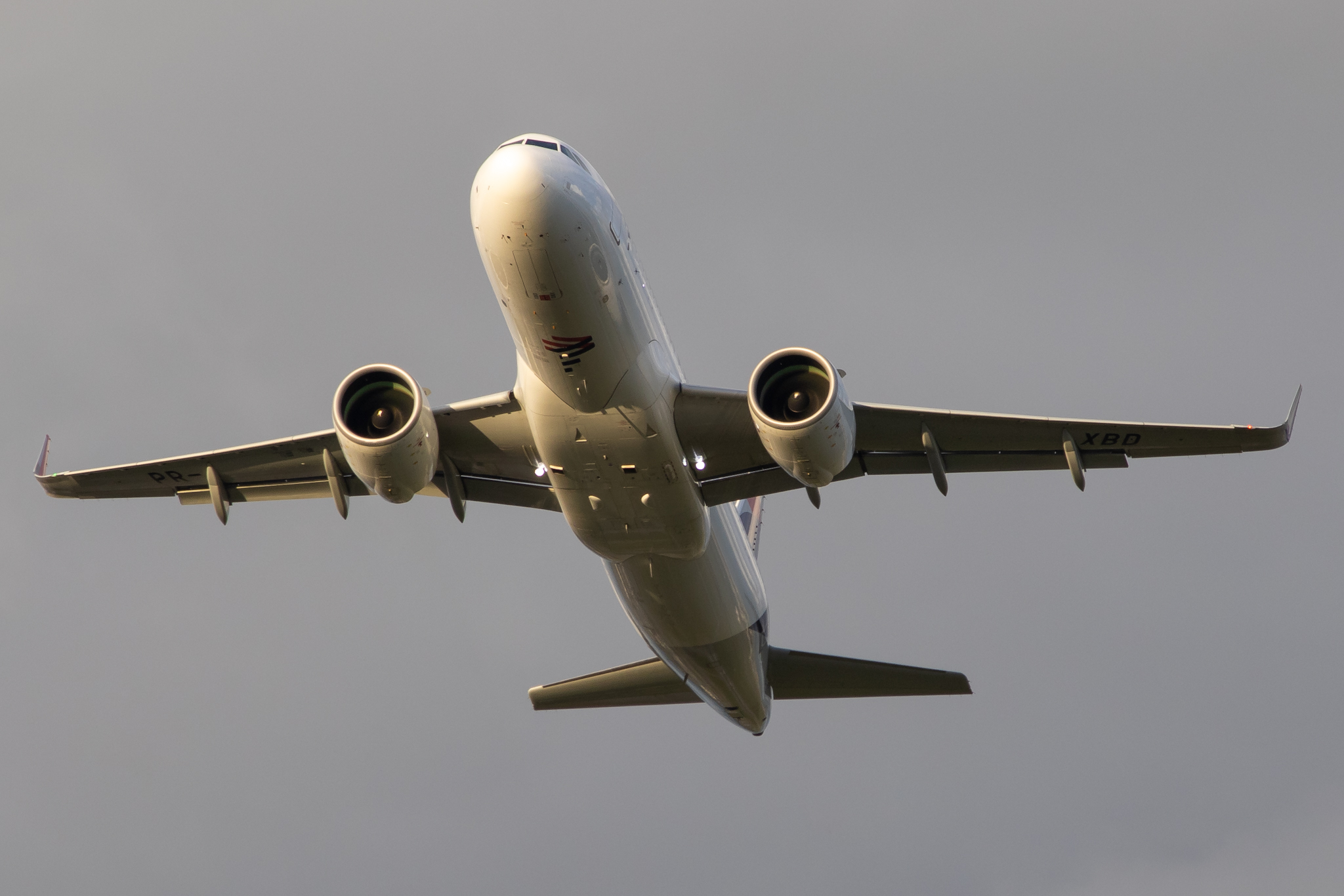 Full size: LATAM Airbus A320NEO PR-XBD at Sao Paulo Guarulhos International Airport