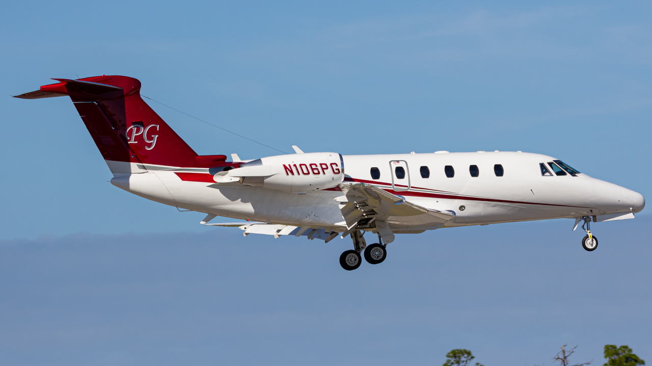 Full size: PRIVATE Cessna Citation VII N106PG at Naples Municipal Airport