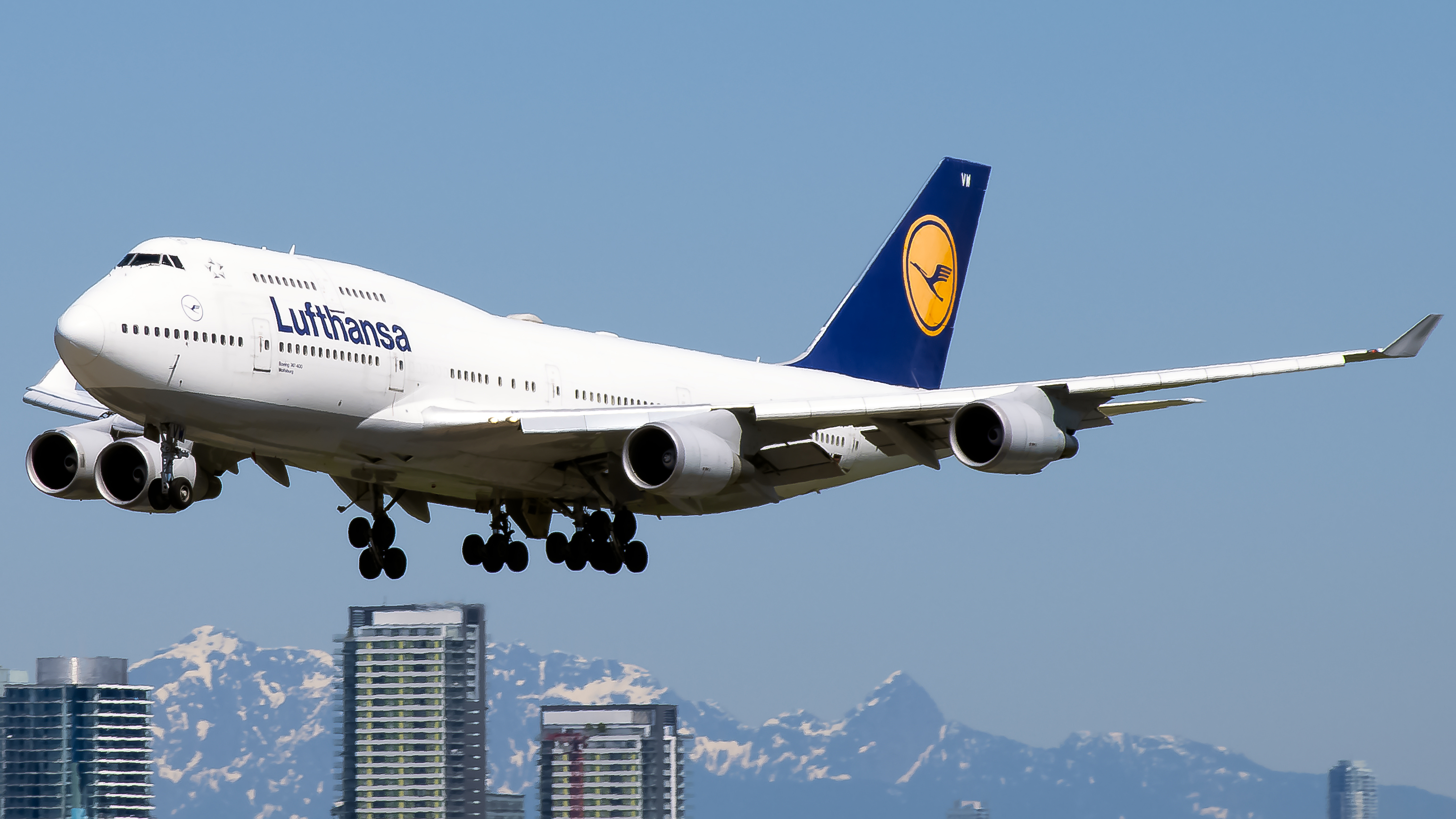 Full size: Lufthansa Boeing 747-400 D-ABVW at Vancouver International Airport