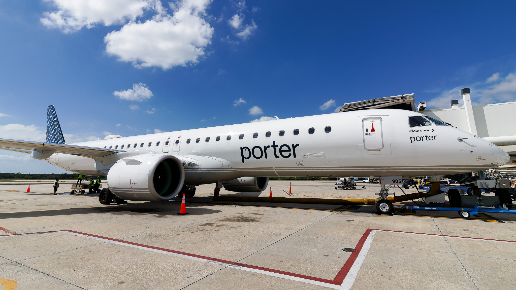 Full size: Porter Airlines Embraer E195-E2 C-GKQN at Tampa International Airport