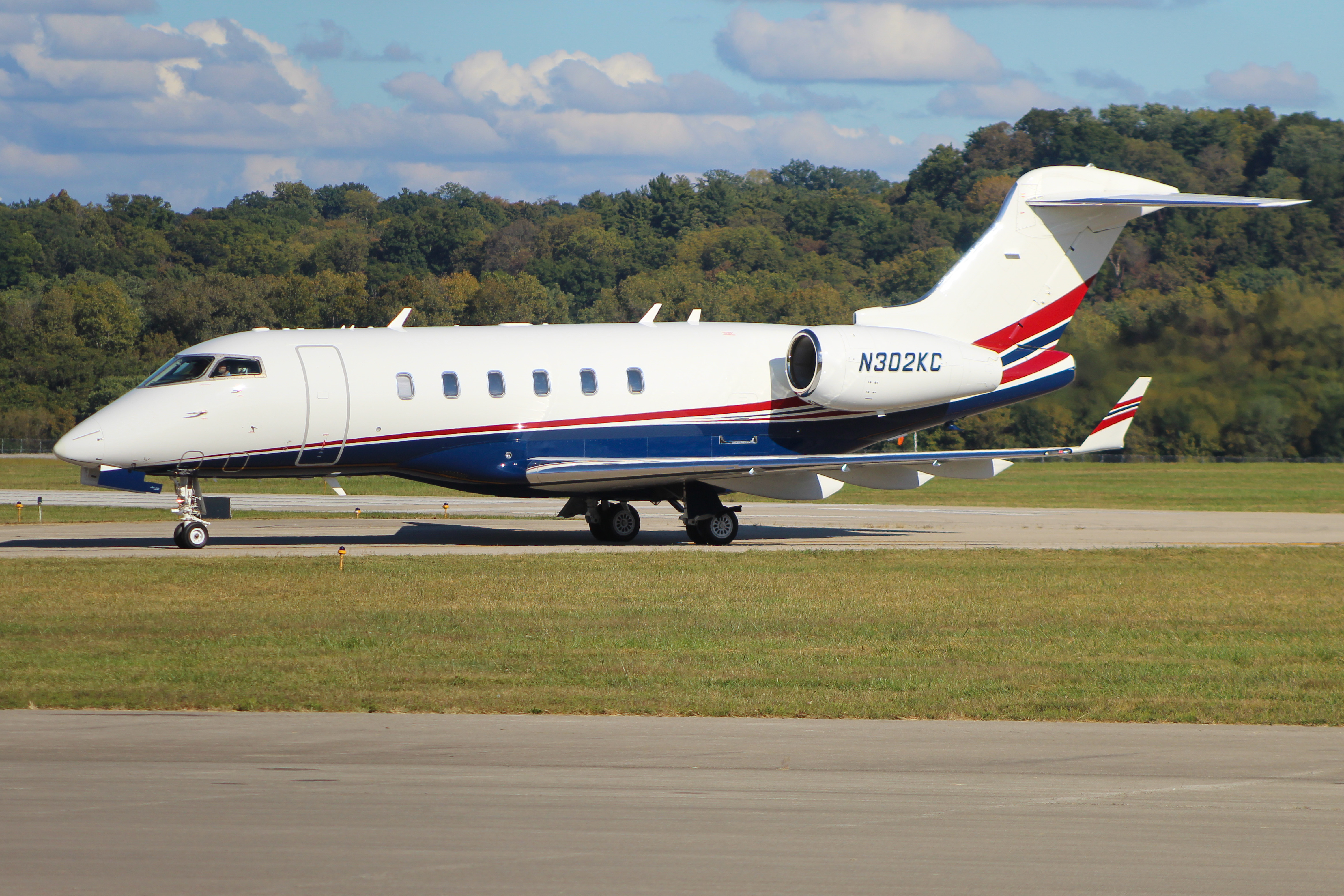 Full size: PRIVATE Bombardier Challenger 300 N302KC at Cincinnati Municipal Airport/Lunken Field