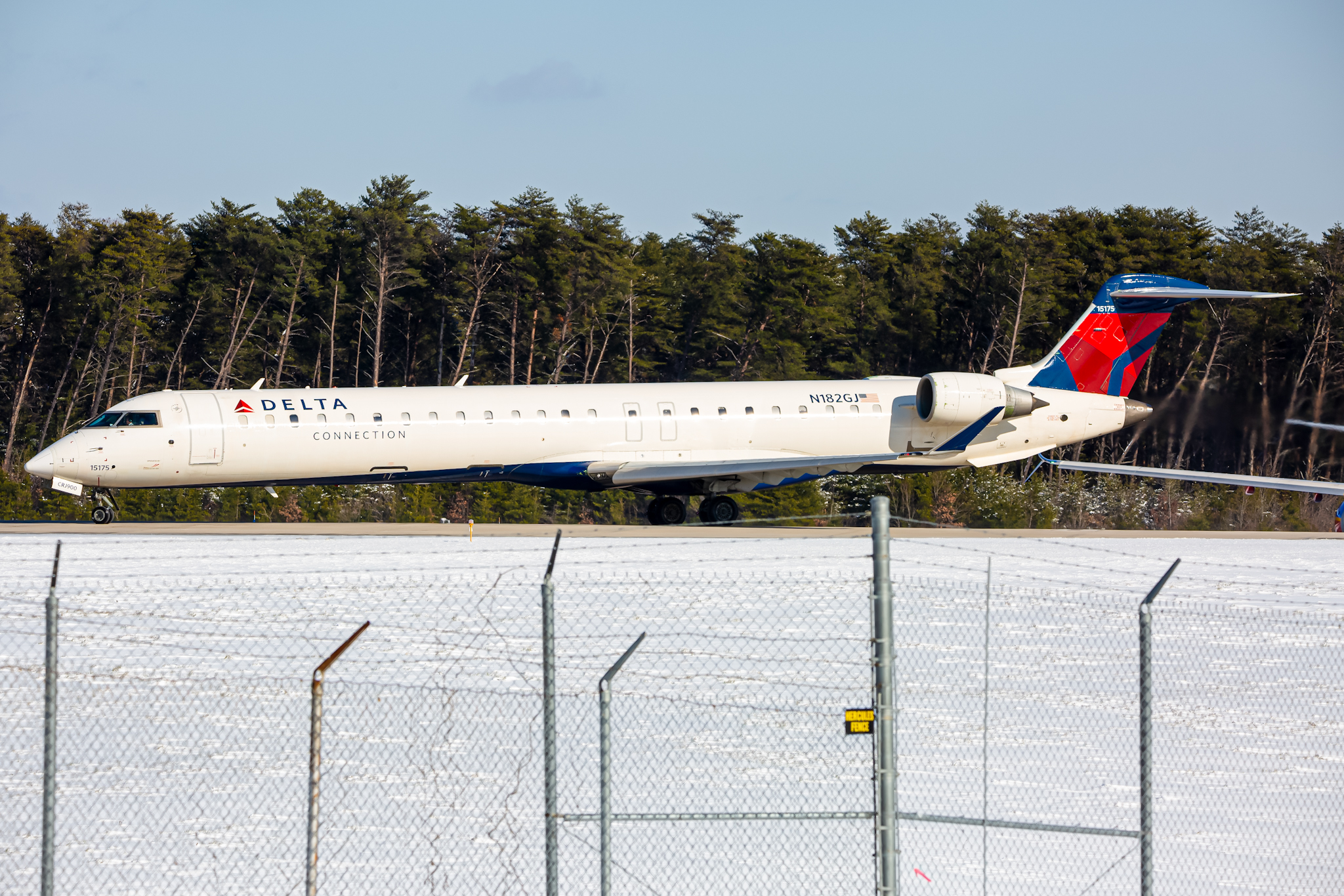 Full size: Delta Airlines Mitsubishi CRJ-900 N182GJ at Baltimore/Washington International Thurgood Marshall Airport