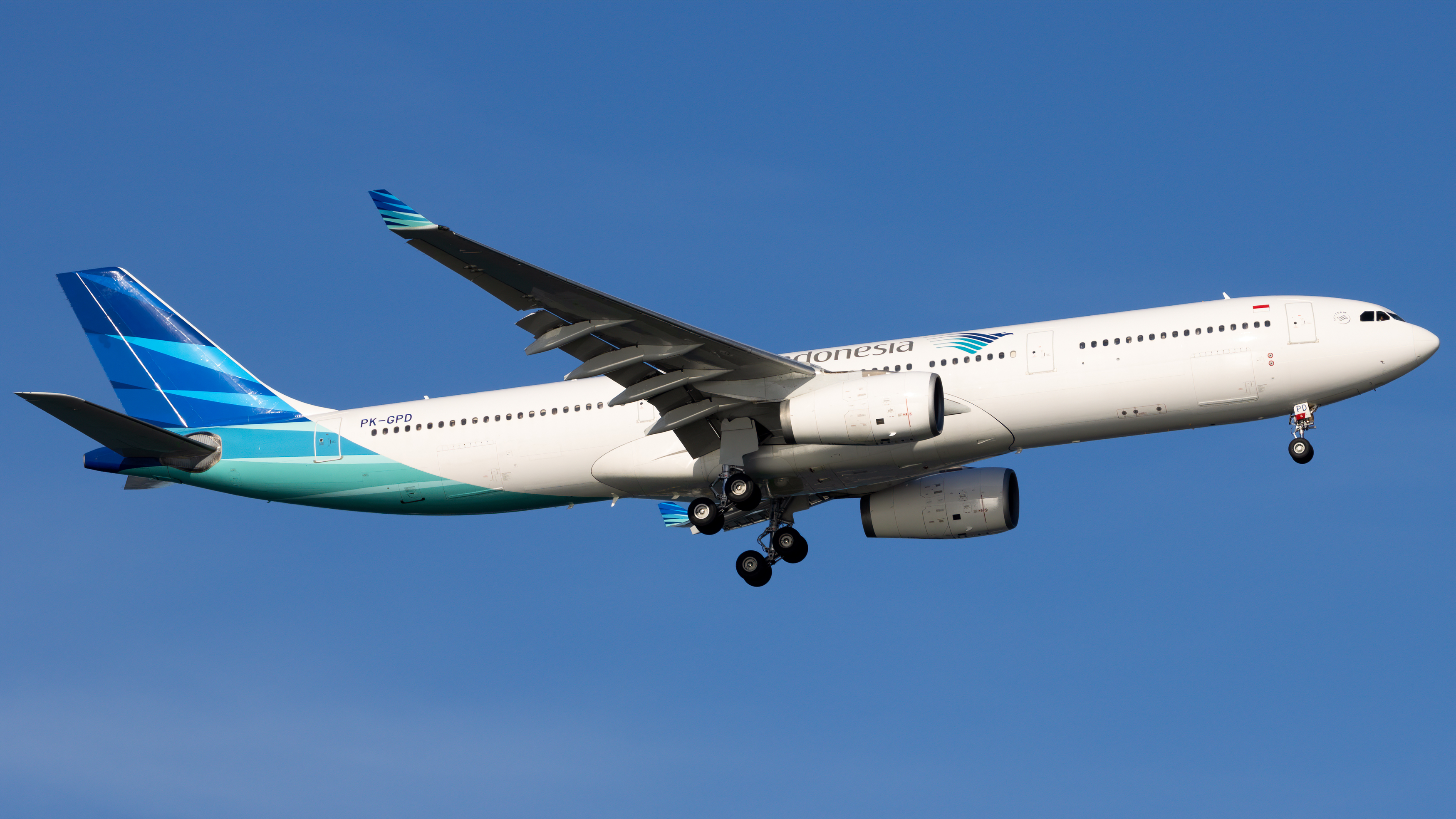 Full size: Garuda Indonesia Airbus A330-300 PK-GPD at Singapore-Changi Airport