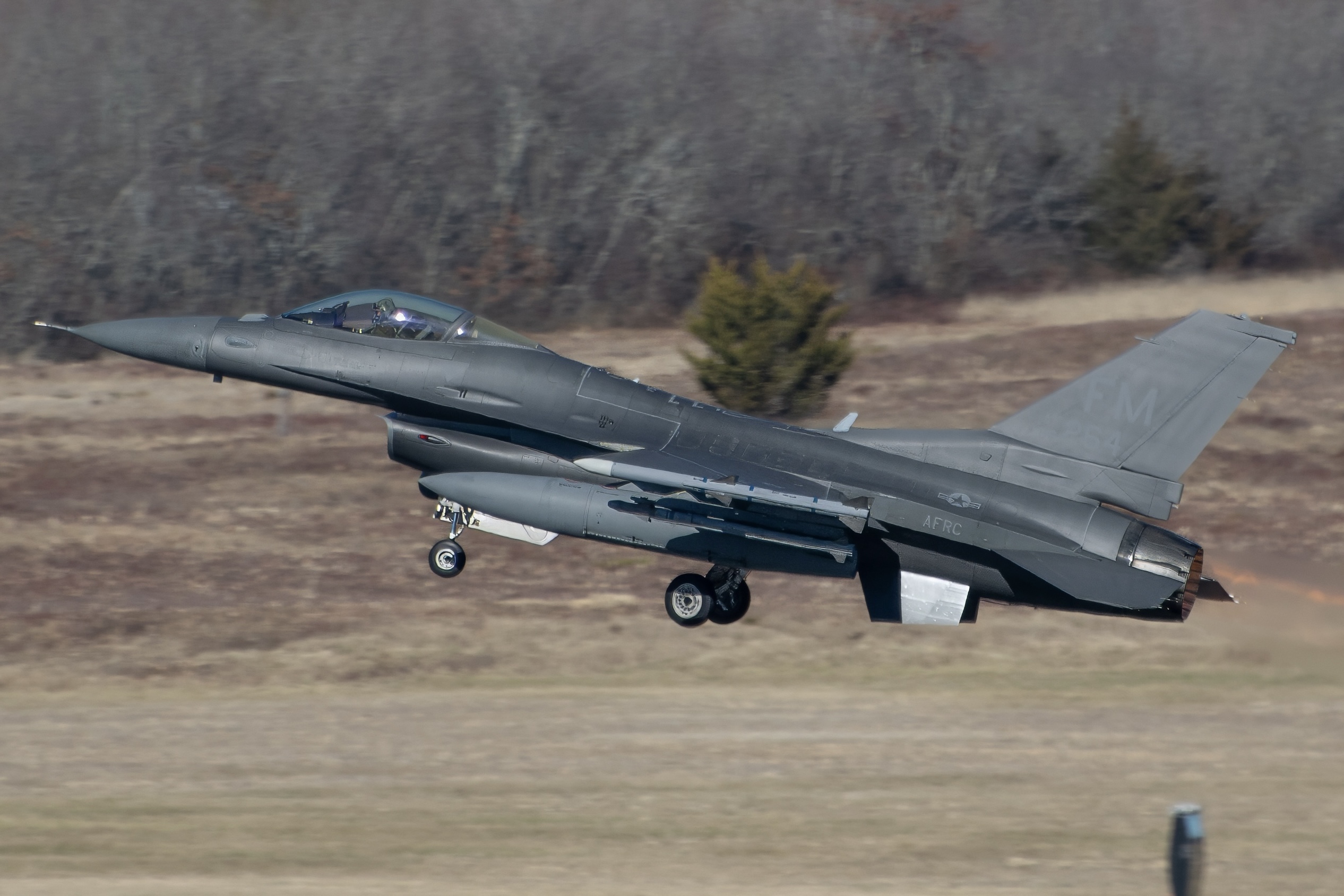 Full size: USAF - United States Air Force General Dynamics F-16 Fighting Falcon 86-0264 at Atlantic City International Airport