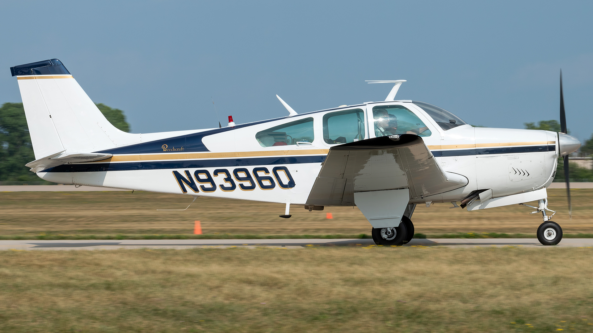 Full size: PRIVATE Beechcraft 33 Bonanza N9396Q at Wittman Regional Airport