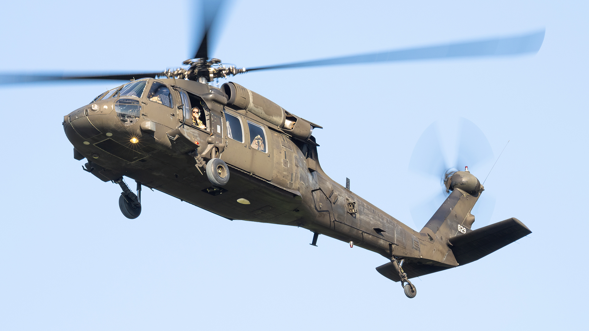 Full size: USA - United States Army Sikorsky UH-60L Blackhawk 99-26829 at College Park Airport