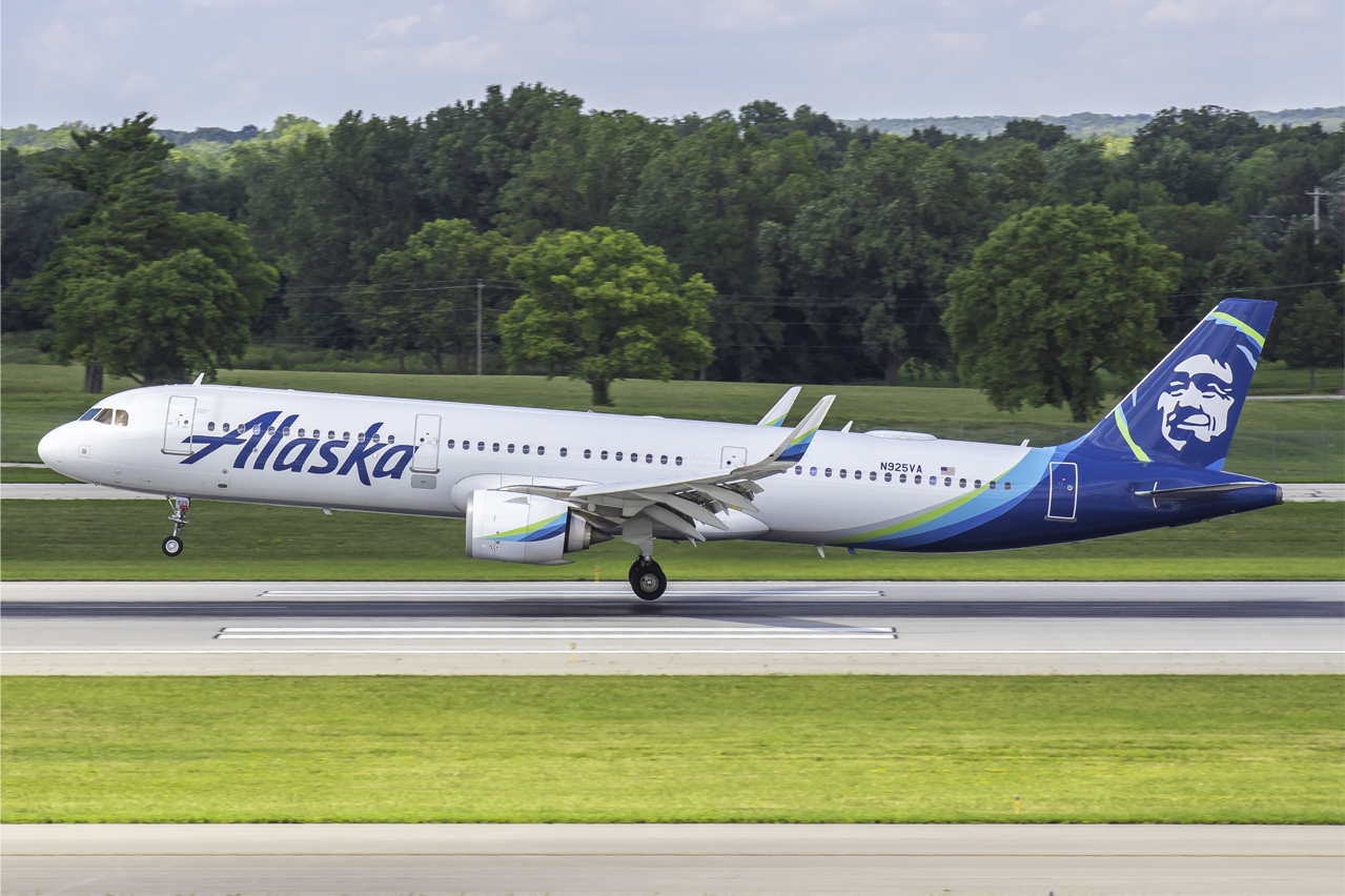 Full size: Alaska Airlines Airbus A321NEO N925VA at John Glenn Columbus International Airport