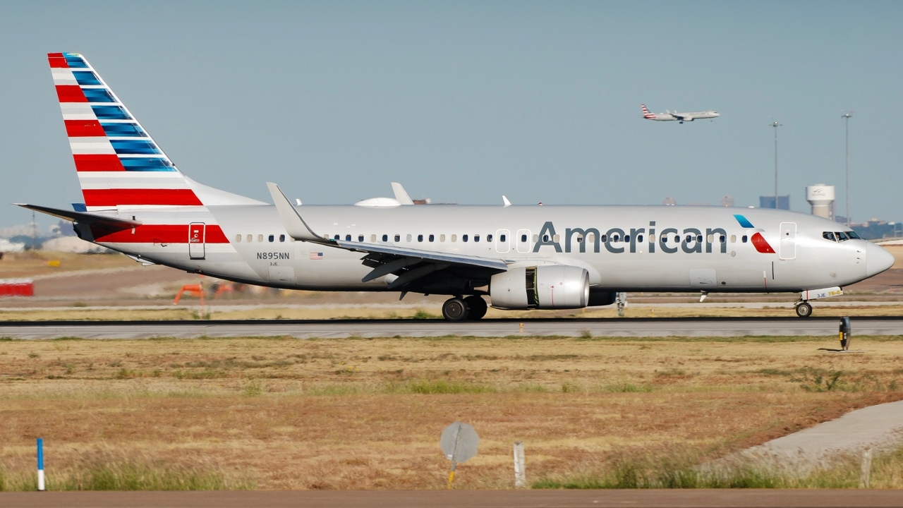 Full size: American Airlines Boeing 737-800 N895NN at Dallas-Fort Worth International Airport