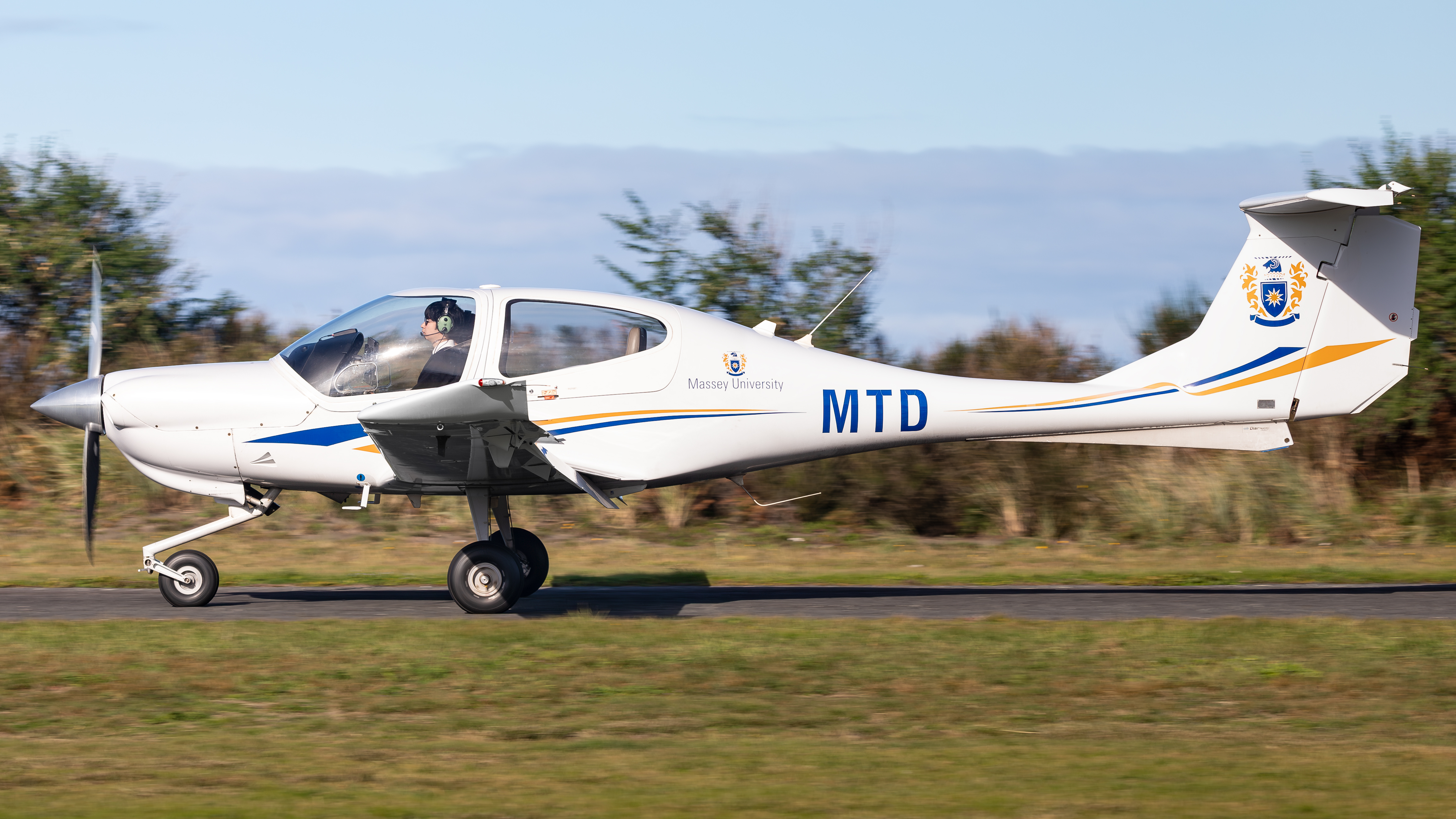 Full size: Massey University School of Aviation Diamond DA-40 ZK-MTD at Kaikoura Airport
