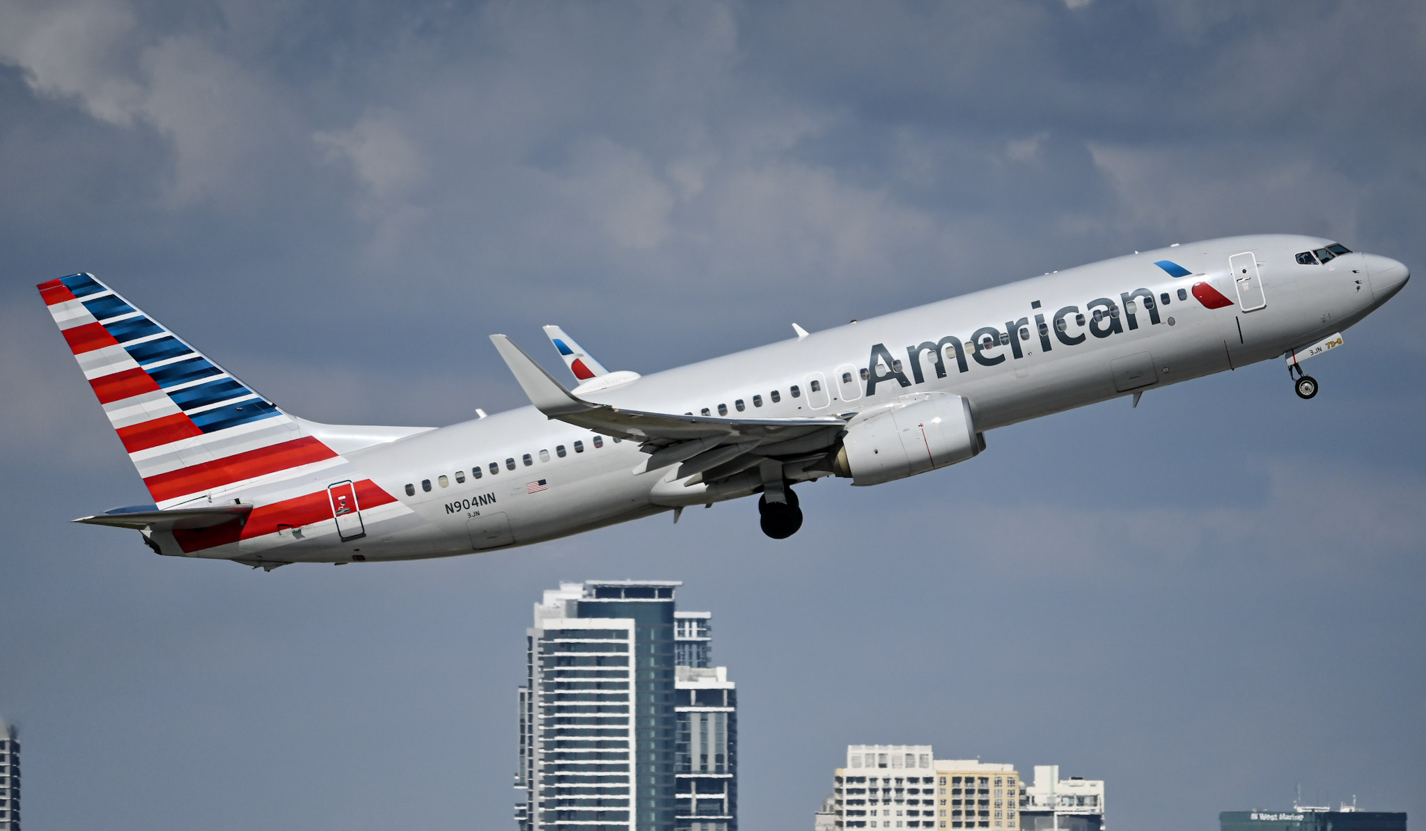 Full size: American Airlines Boeing 737-800 N904NN at Fort Lauderdale/Hollywood International Airport