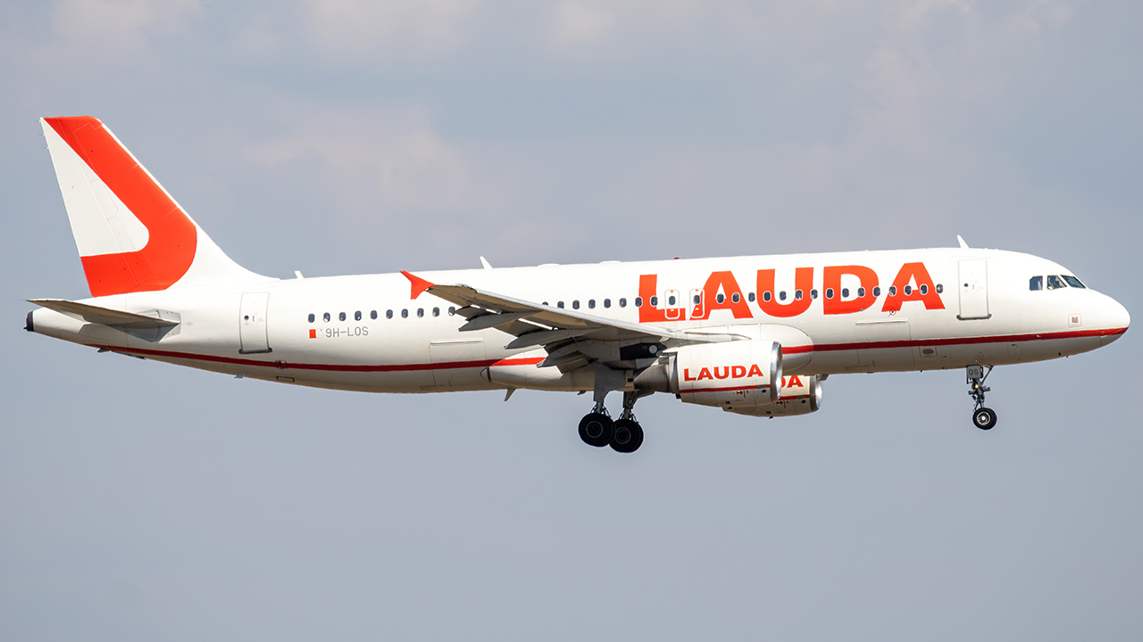 Full size: Lauda Air Airbus A320 9H-LOS at Vienna International Airport