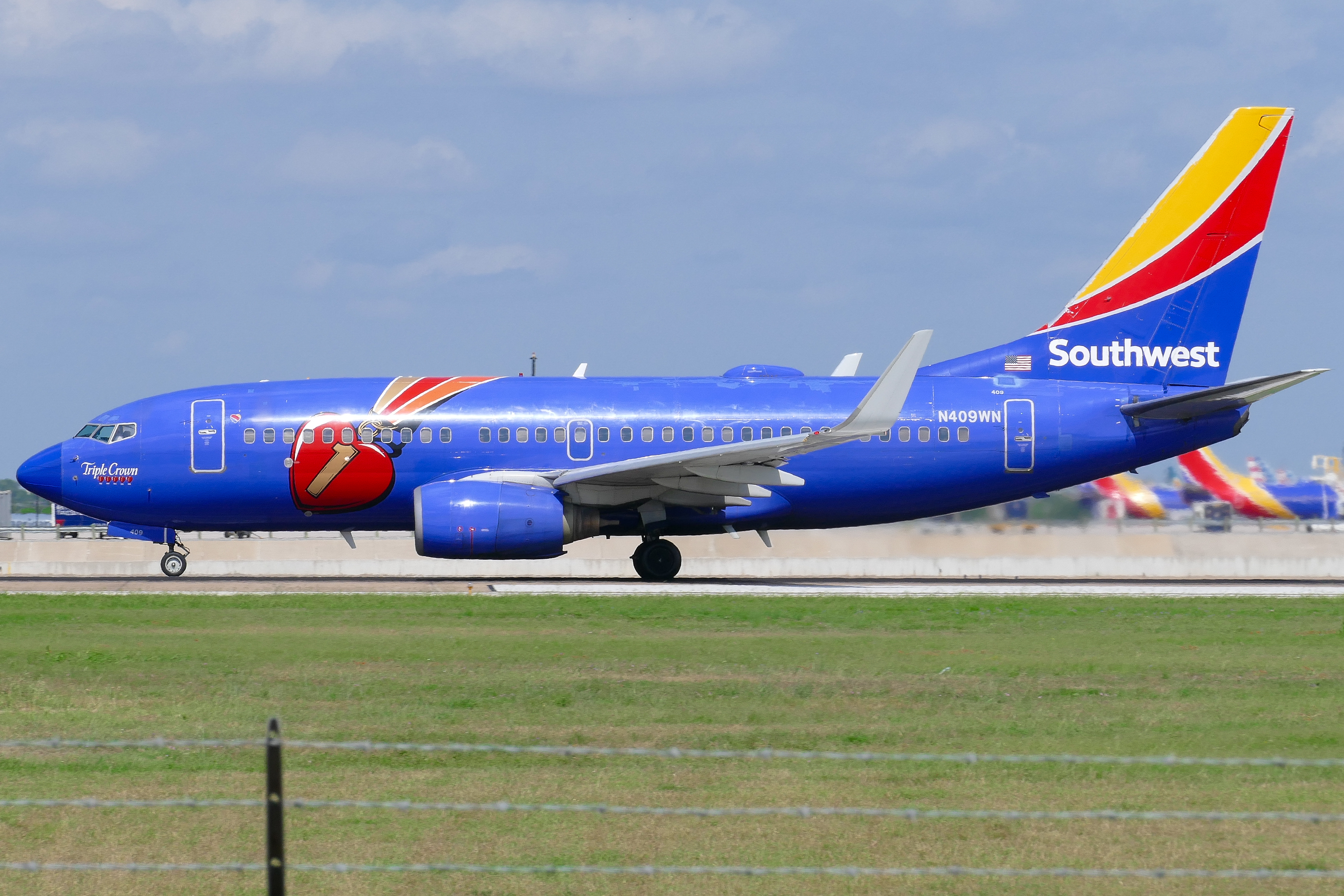 Full size: Southwest Airlines Boeing 737-700 N409WN at Austin-Bergstrom International Airport