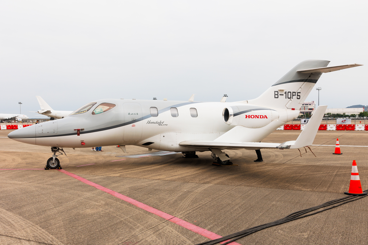 Full size: Nanshan Jet  Honda HA-420 HondaJet Elite B-10P5 at Macau International Airport