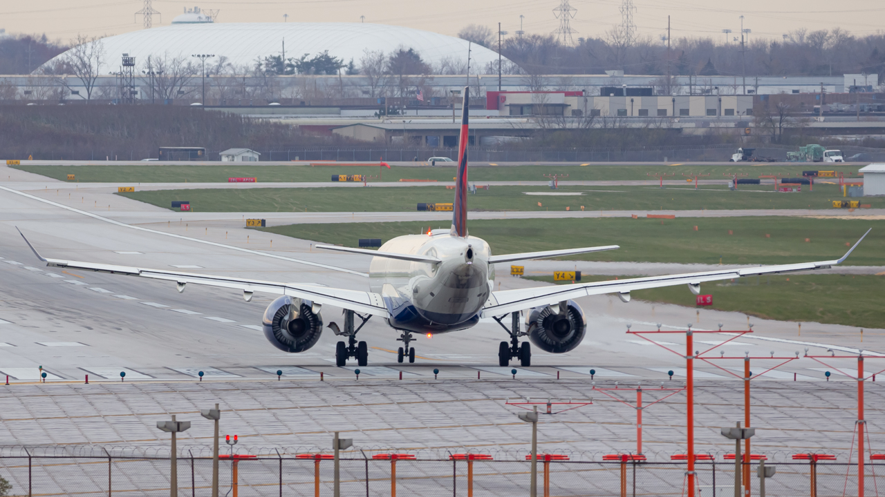 Full size: Delta Airlines Airbus A220-300 N307DU at Chicago O'Hare International Airport