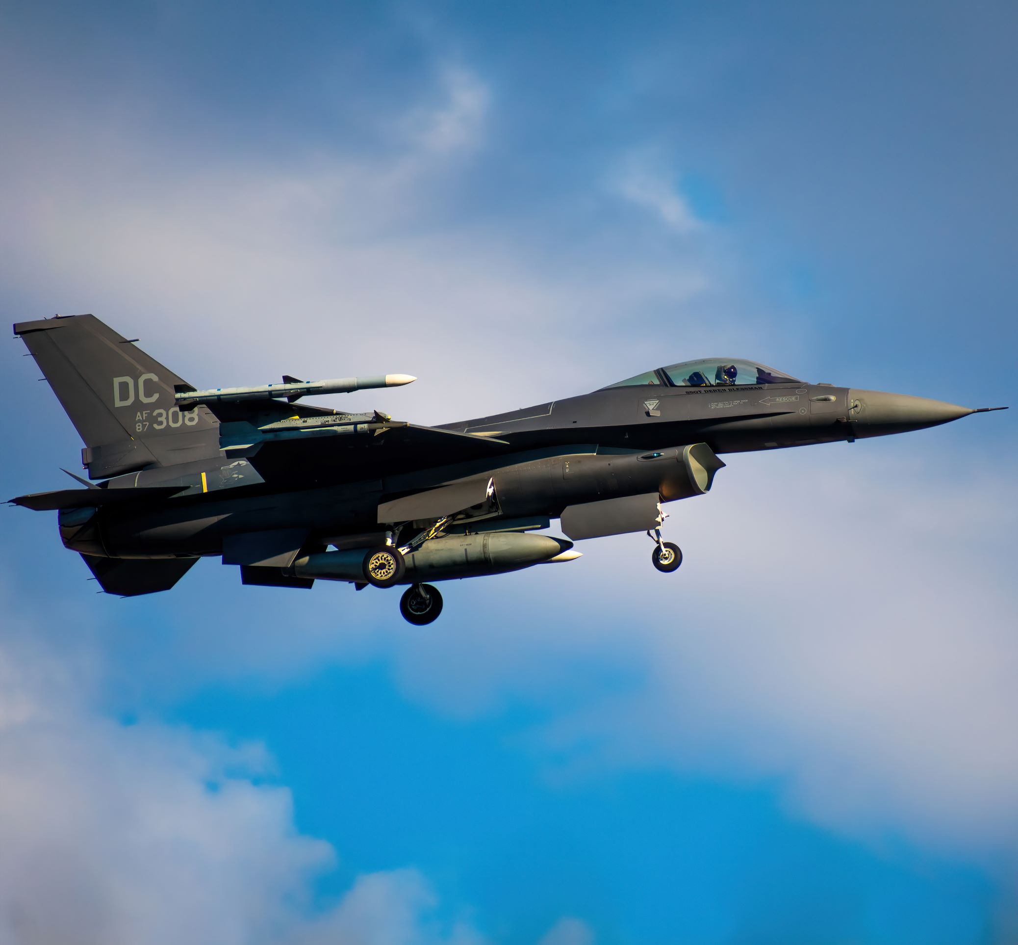 Full size: USAF - United States Air Force General Dynamics F-16 87-0308 at Joint Base Andrews