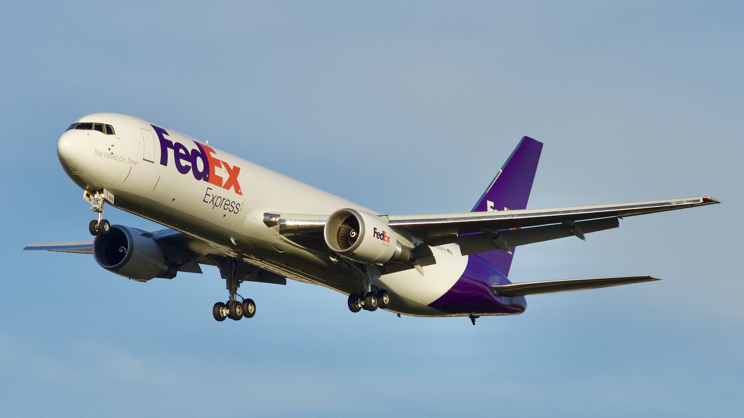 Full size: FedEx Boeing 767-300F N189FE at Houston-George Bush Intercontinental Airport