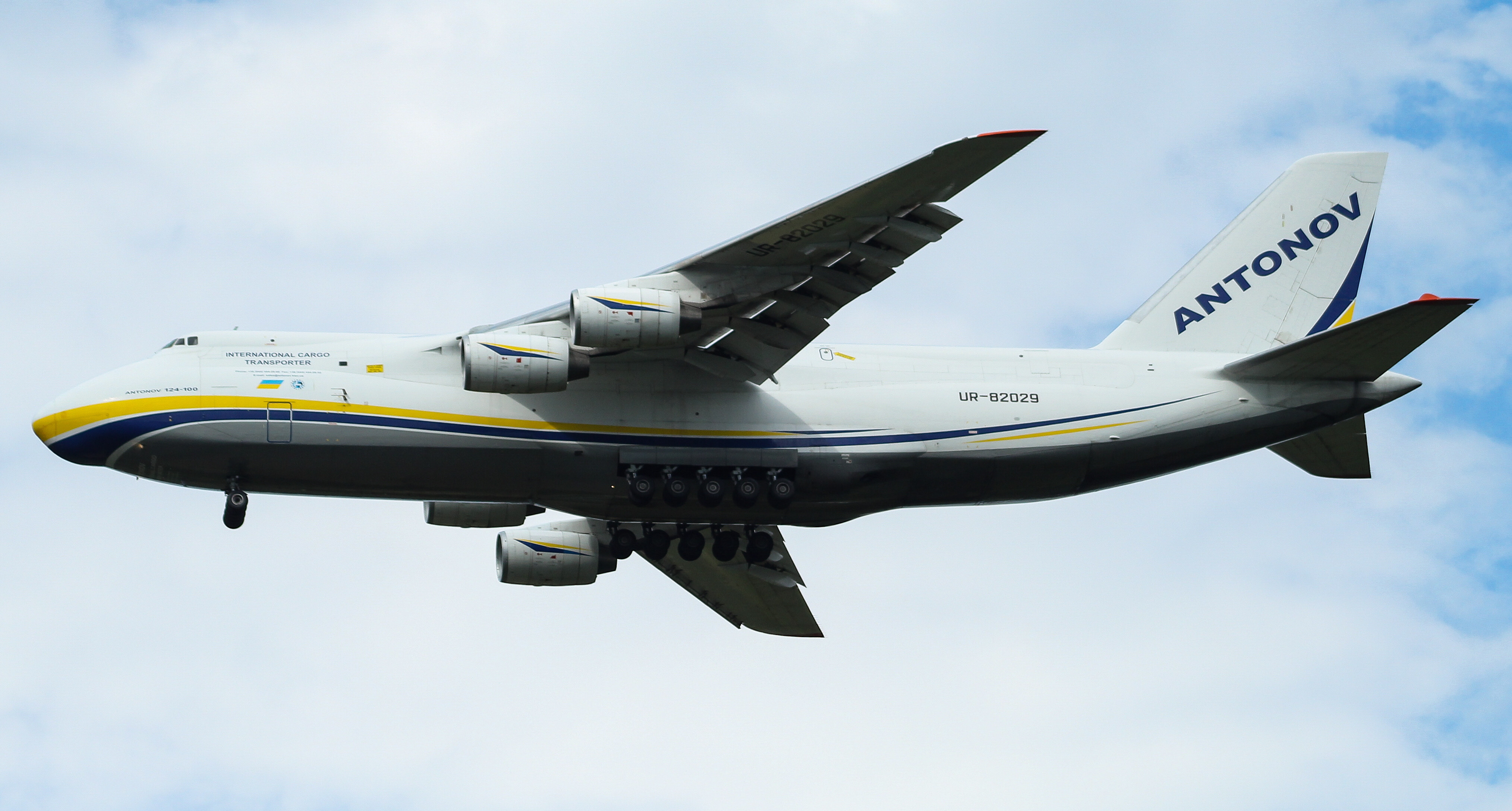 Full size: Antonov Airlines Antonov An-124 UR-82029 at Harrisburg International Airport