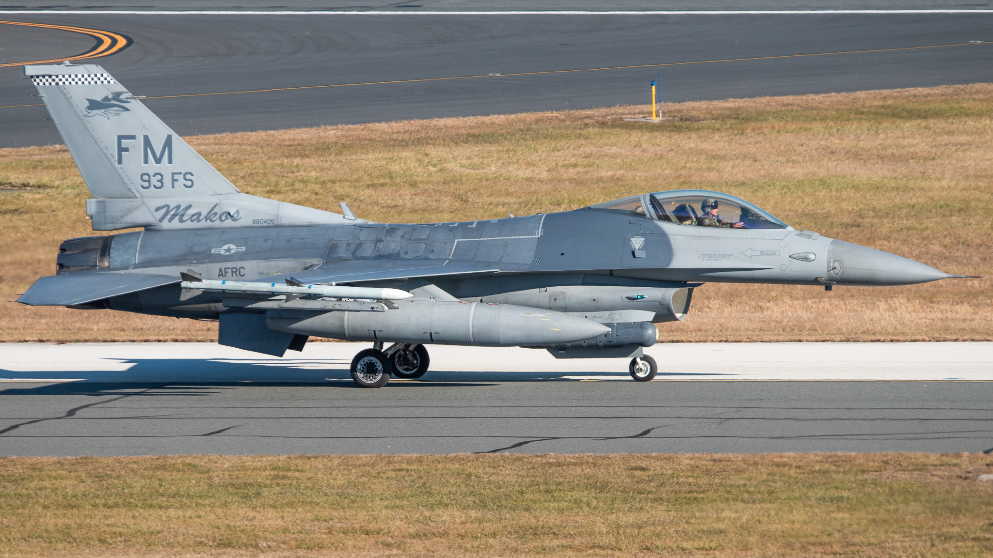 Full size: USAF - United States Air Force General Dynamics F-16 Fighting Falcon 88-0405 at Atlantic City International Airport