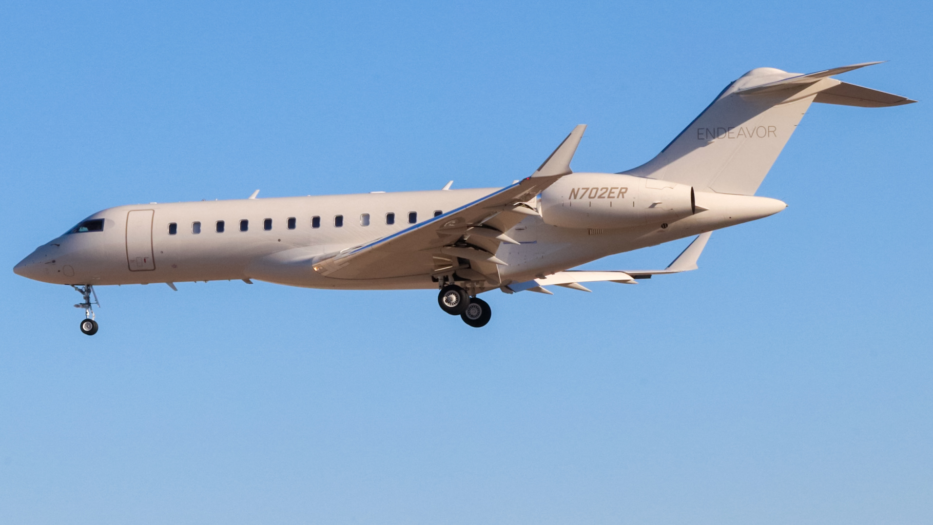 Full size: PRIVATE Bombardier Global 6000 N702ER at Harry Reid International Airport