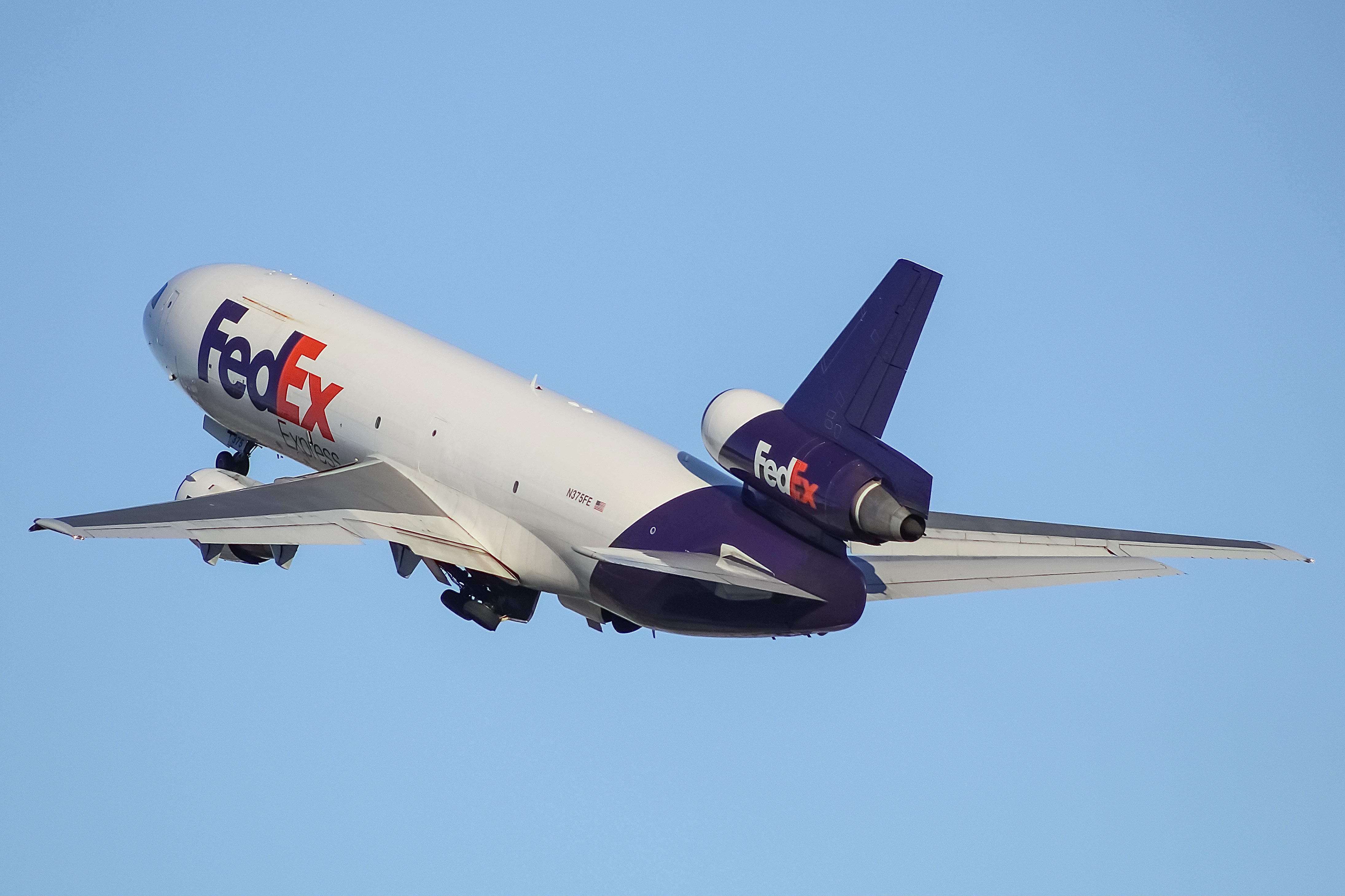 Full size: FedEx  McDonnell Douglas DC-10 N375FE at General Mitchell International Airport