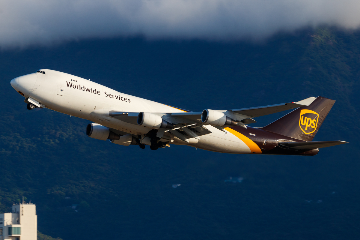 Full size: United Parcel Service Boeing 747-400F N580UP at Hong Kong International Airport