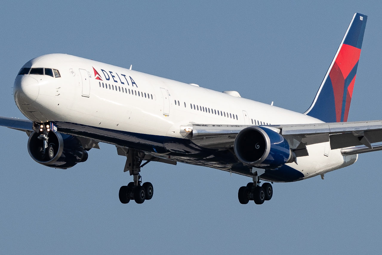 Full size: Delta Airlines Boeing 767-400ER N825MH at Tampa International Airport
