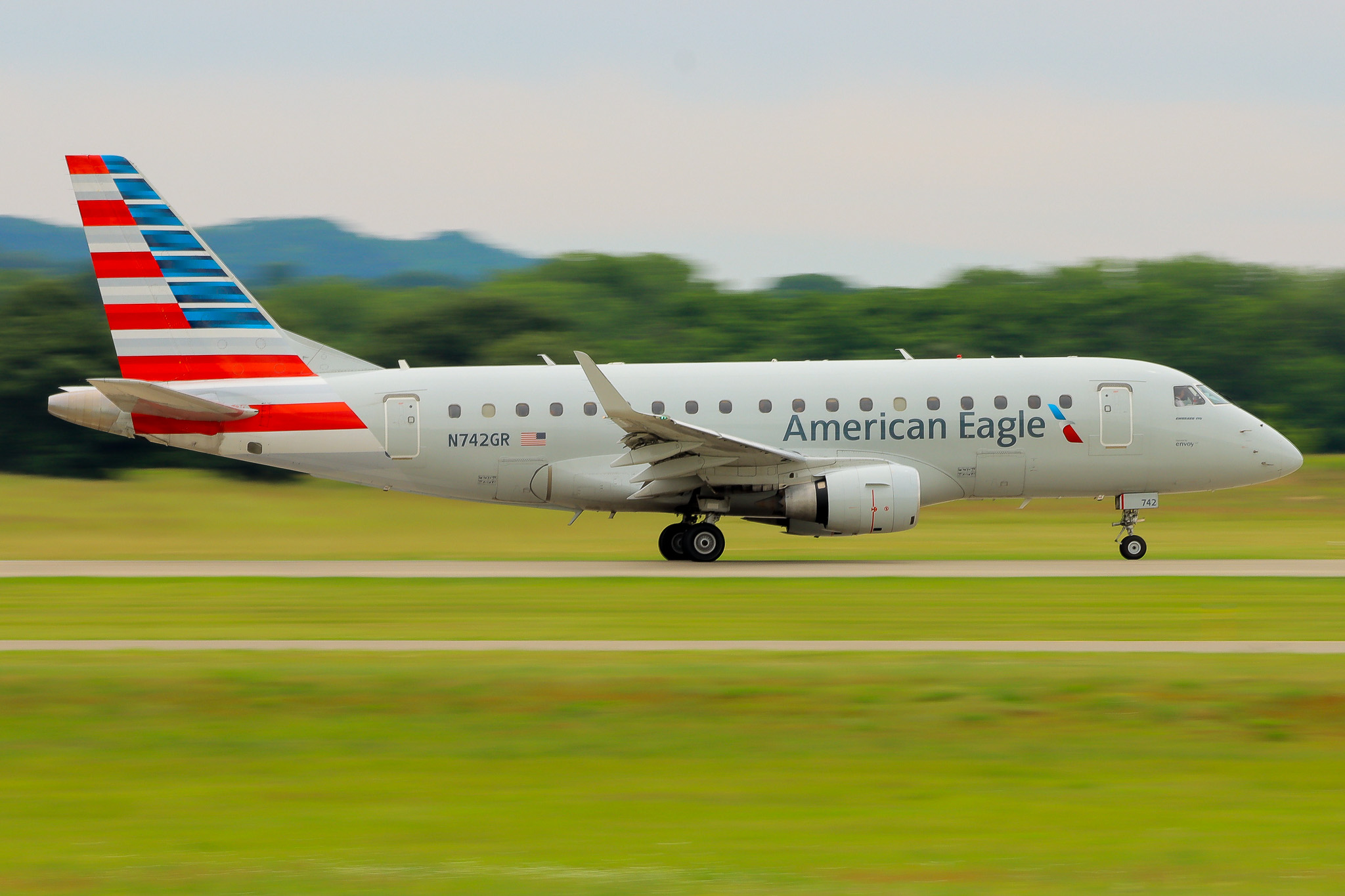 Full size: American Eagle Embraer E170 N742GR at La Crosse Regional Airport