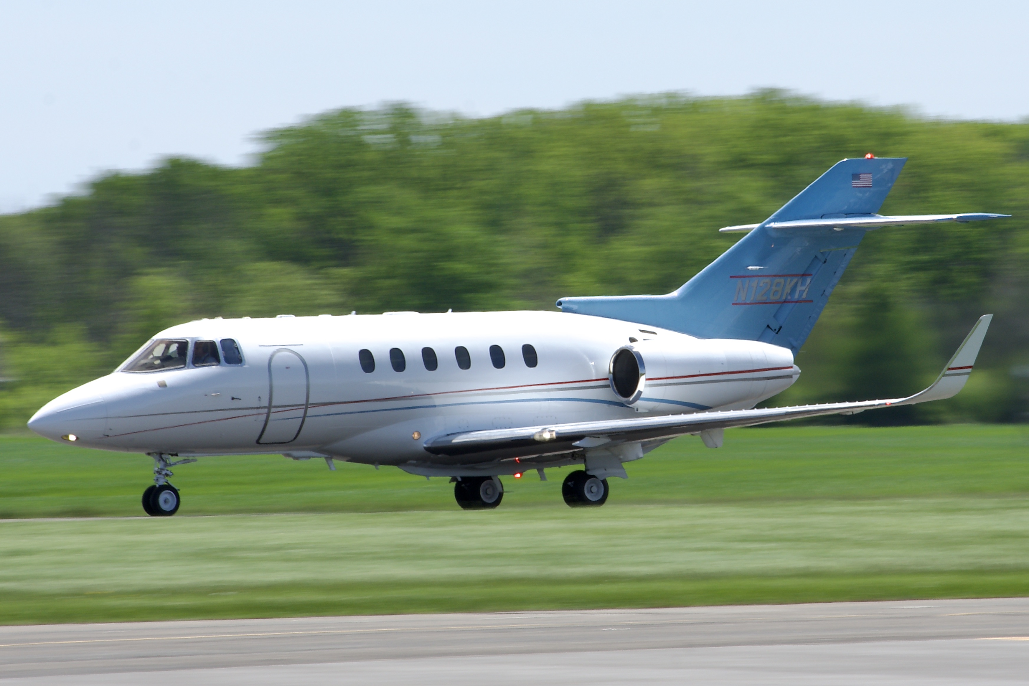 Full size: SPIRITJETS Beechcraft Hawker 800XP N128KH at Door County Cherryland Airport