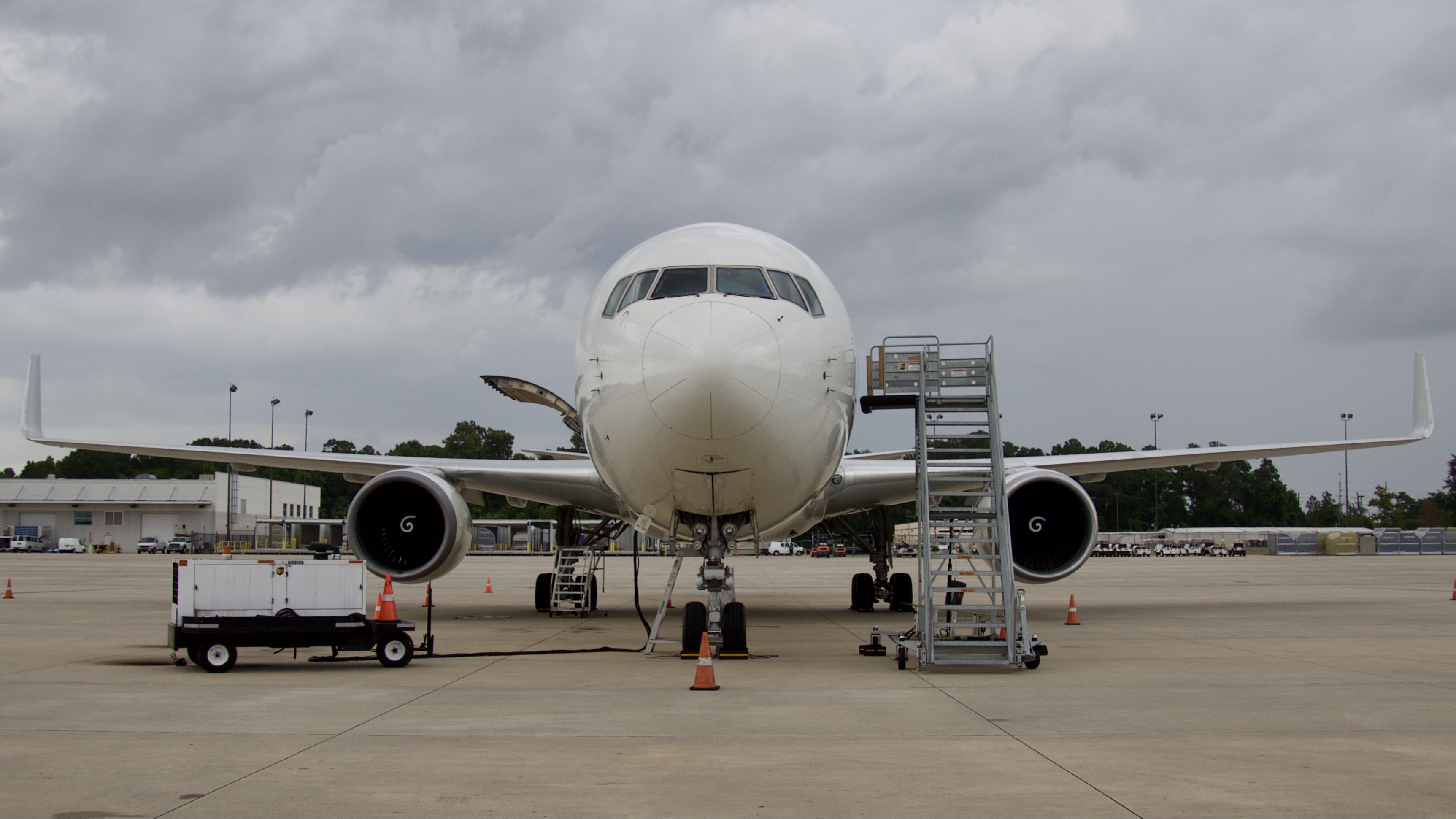 Full size: United Parcel Service Boeing 767-300F N312UP at Houston-George Bush Intercontinental Airport