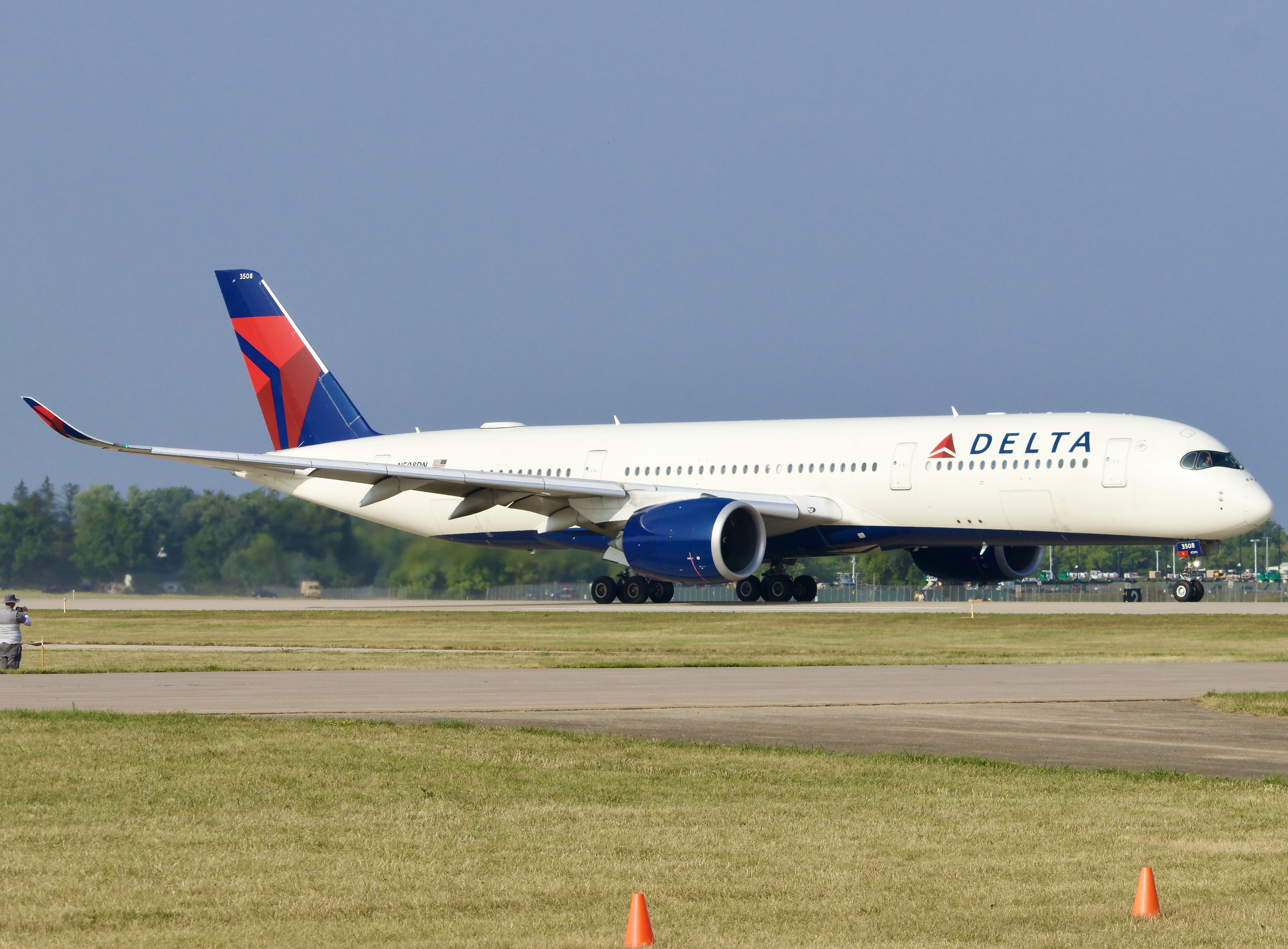 Full size: Delta Airlines Airbus A350-900 N508DN at Wittman Regional Airport