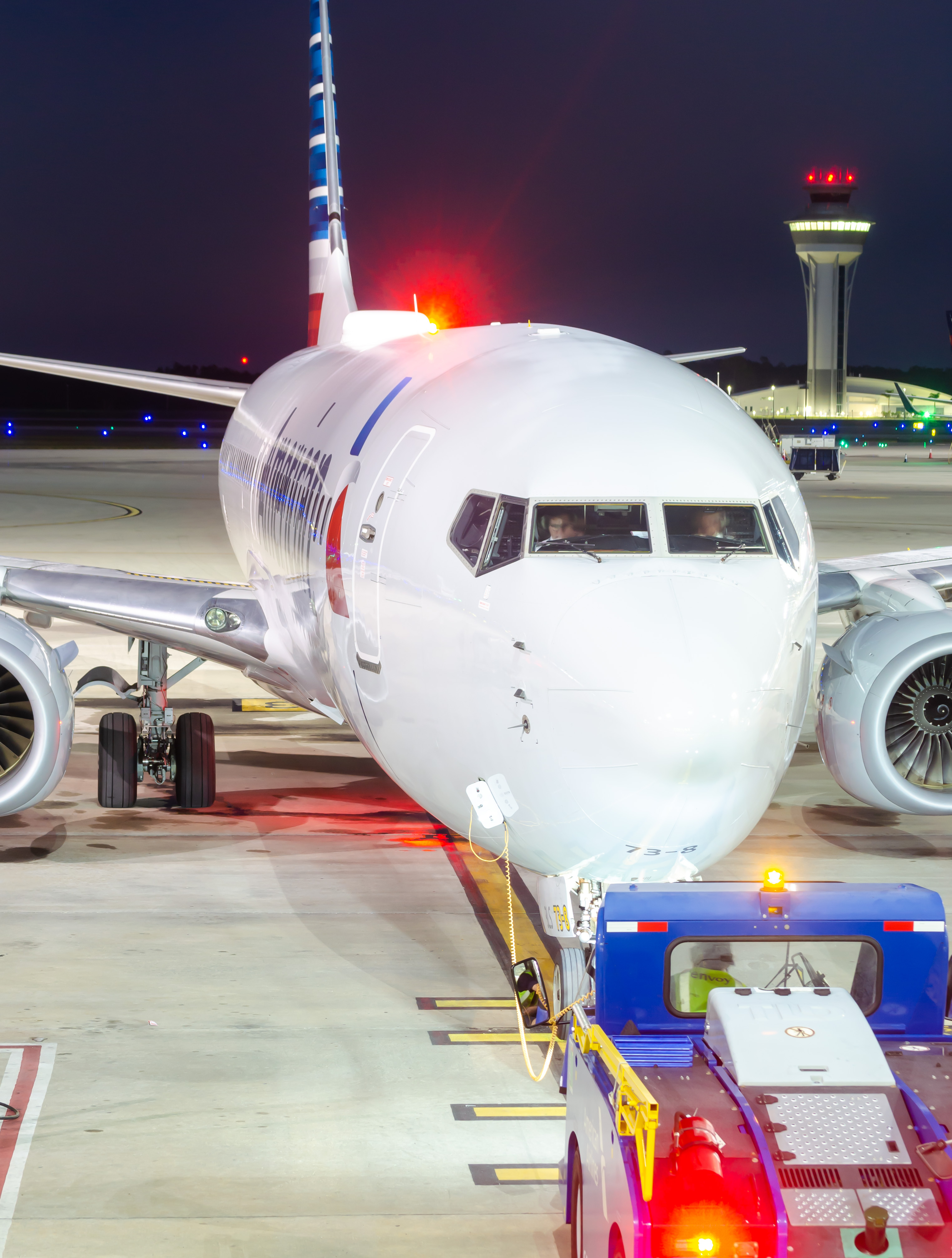 Full size: American Airlines Boeing 737-800 N952NN at Southwest Florida International Airport