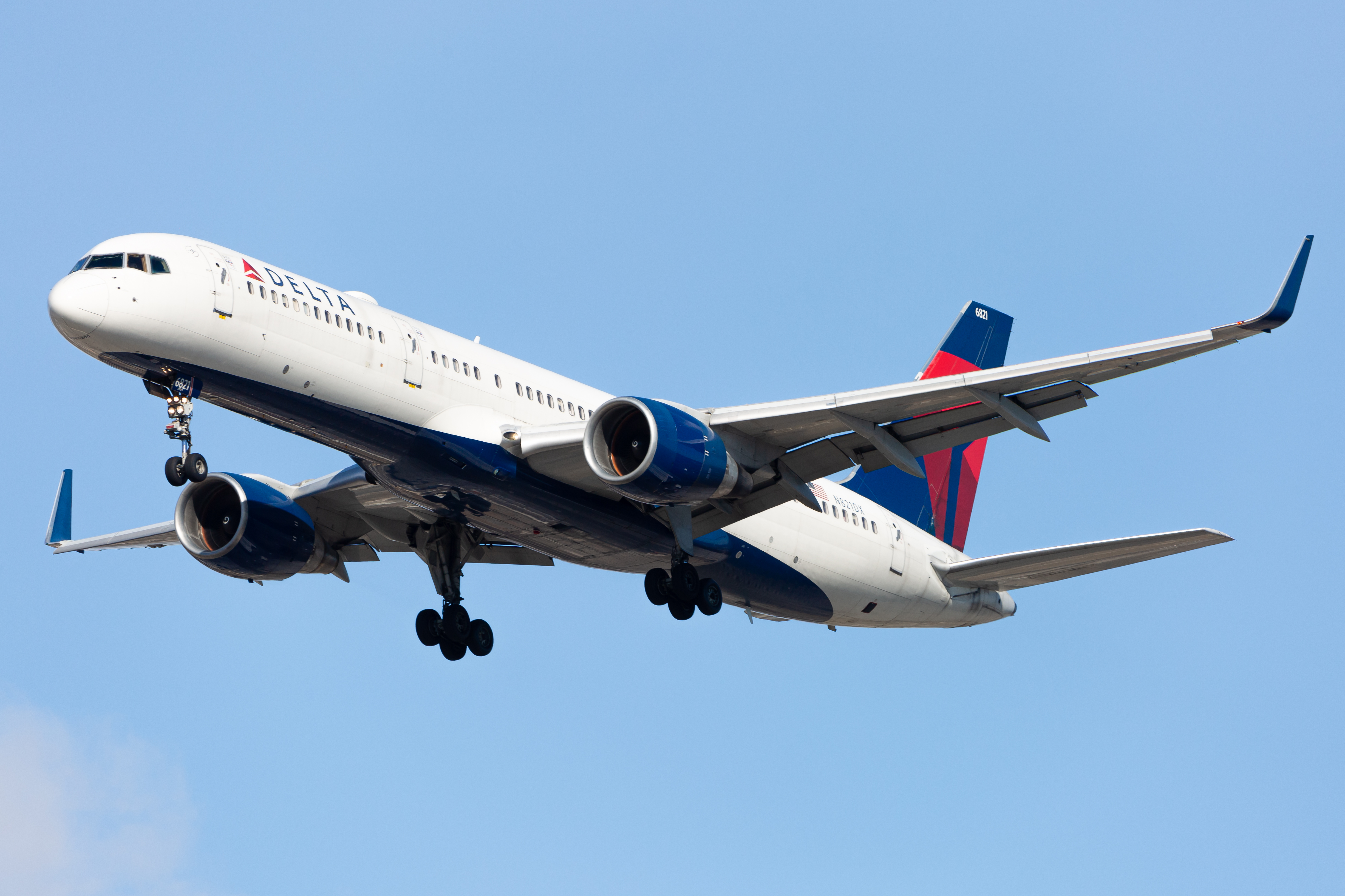 Full size: Delta Airlines Boeing 757-200 N821DX at Baltimore/Washington International Thurgood Marshall Airport