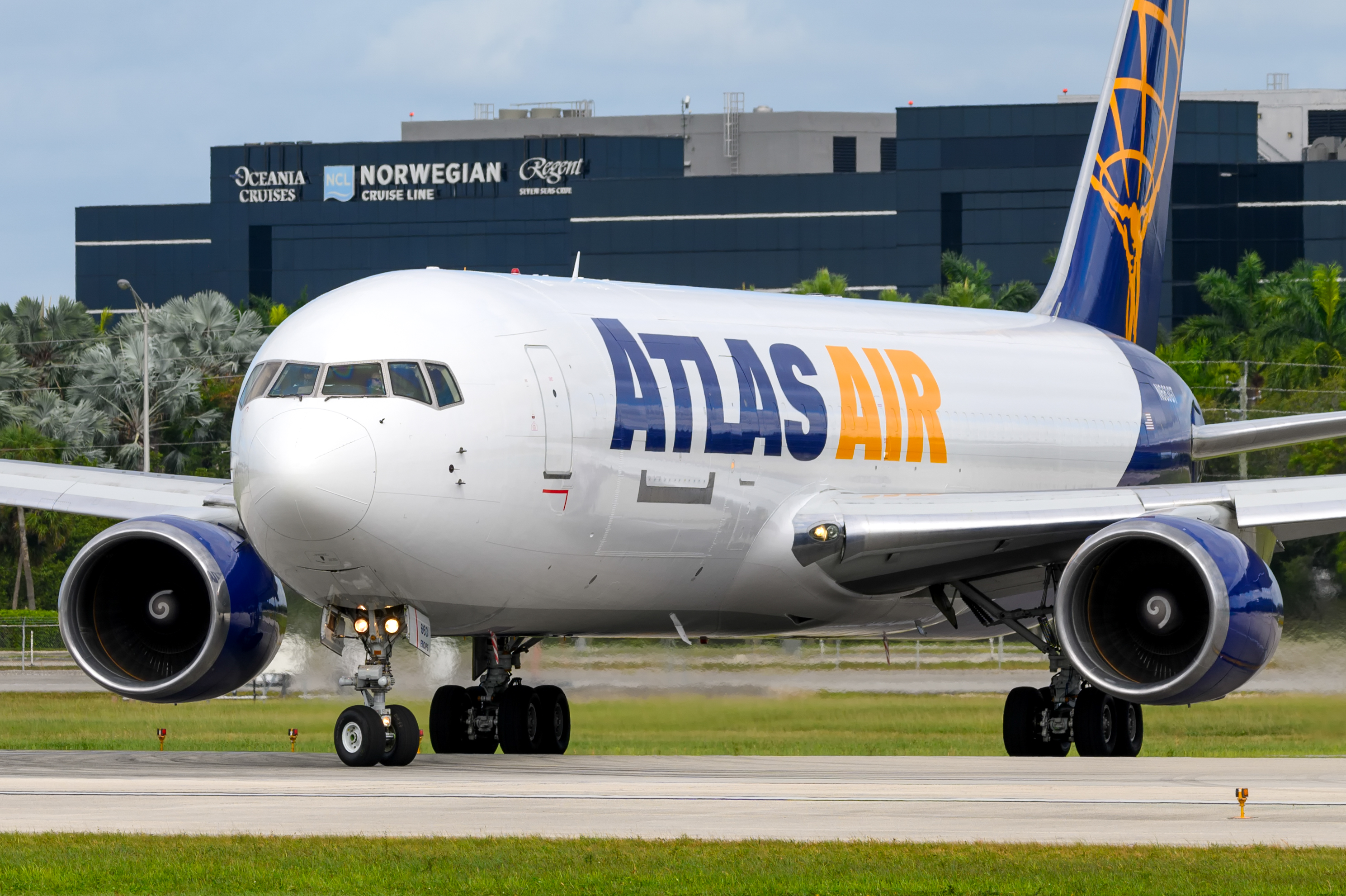 Full size: Atlas Air Boeing 767-300F N663GT at Miami International Airport