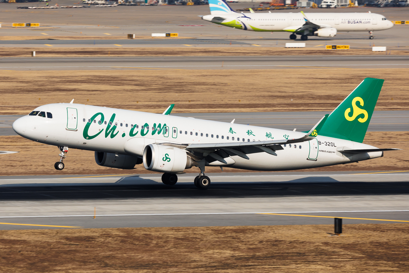 Full size: Spring Airlines Airbus A320NEO B-320L at Seoul-Incheon International Airport
