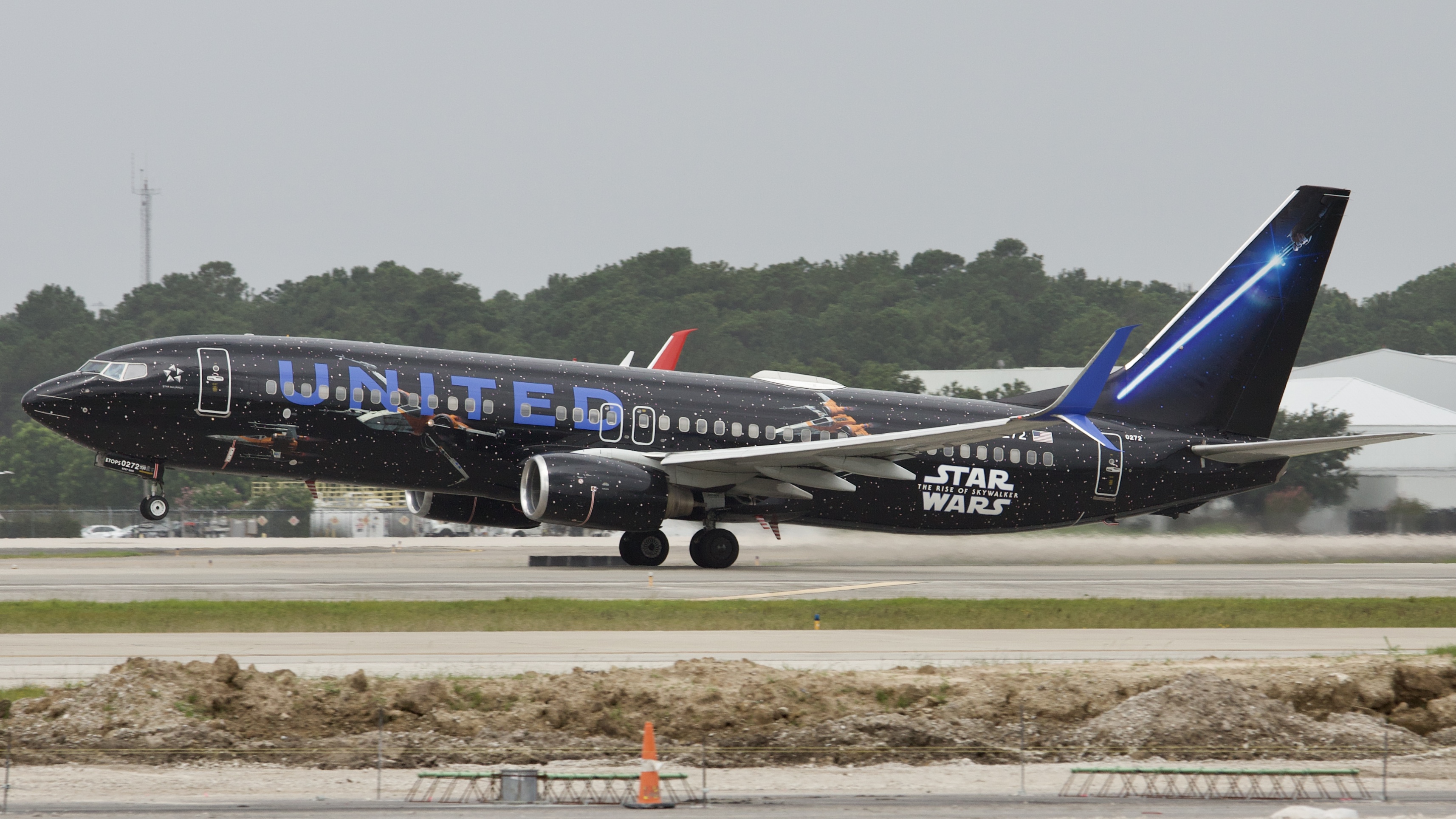 Full size: United Airlines Boeing 737-800 N36272 at Houston-George Bush Intercontinental Airport