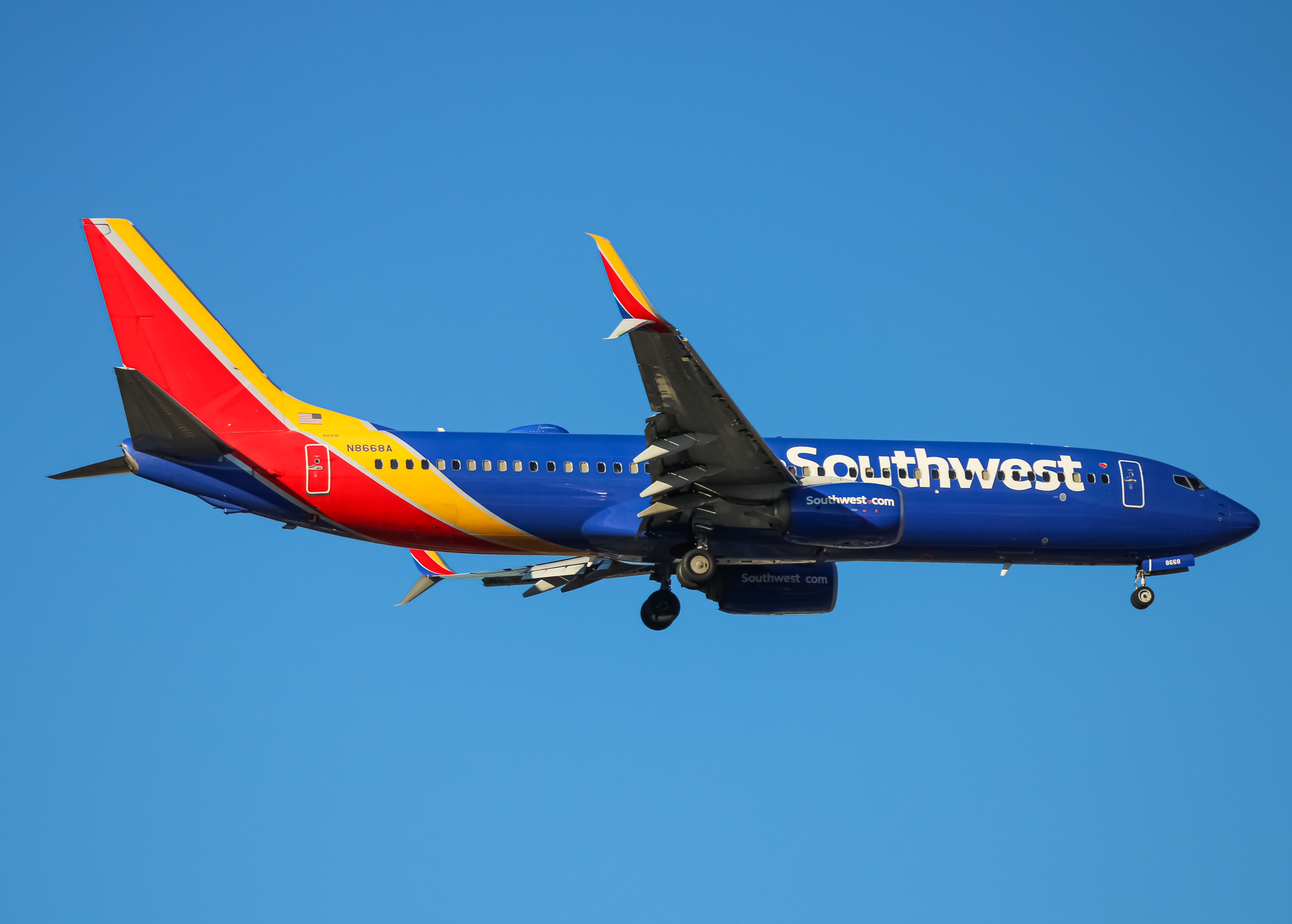 Full size: Southwest Airlines Boeing 737-800 N8668A at Baltimore/Washington International Thurgood Marshall Airport