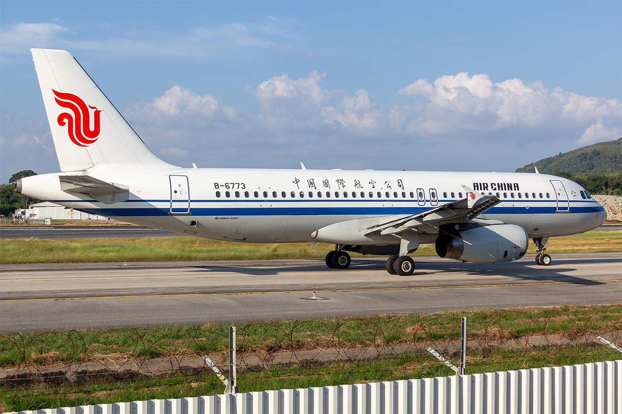 Full size: Air China Airbus A320 B-6773 at Phuket International Airport