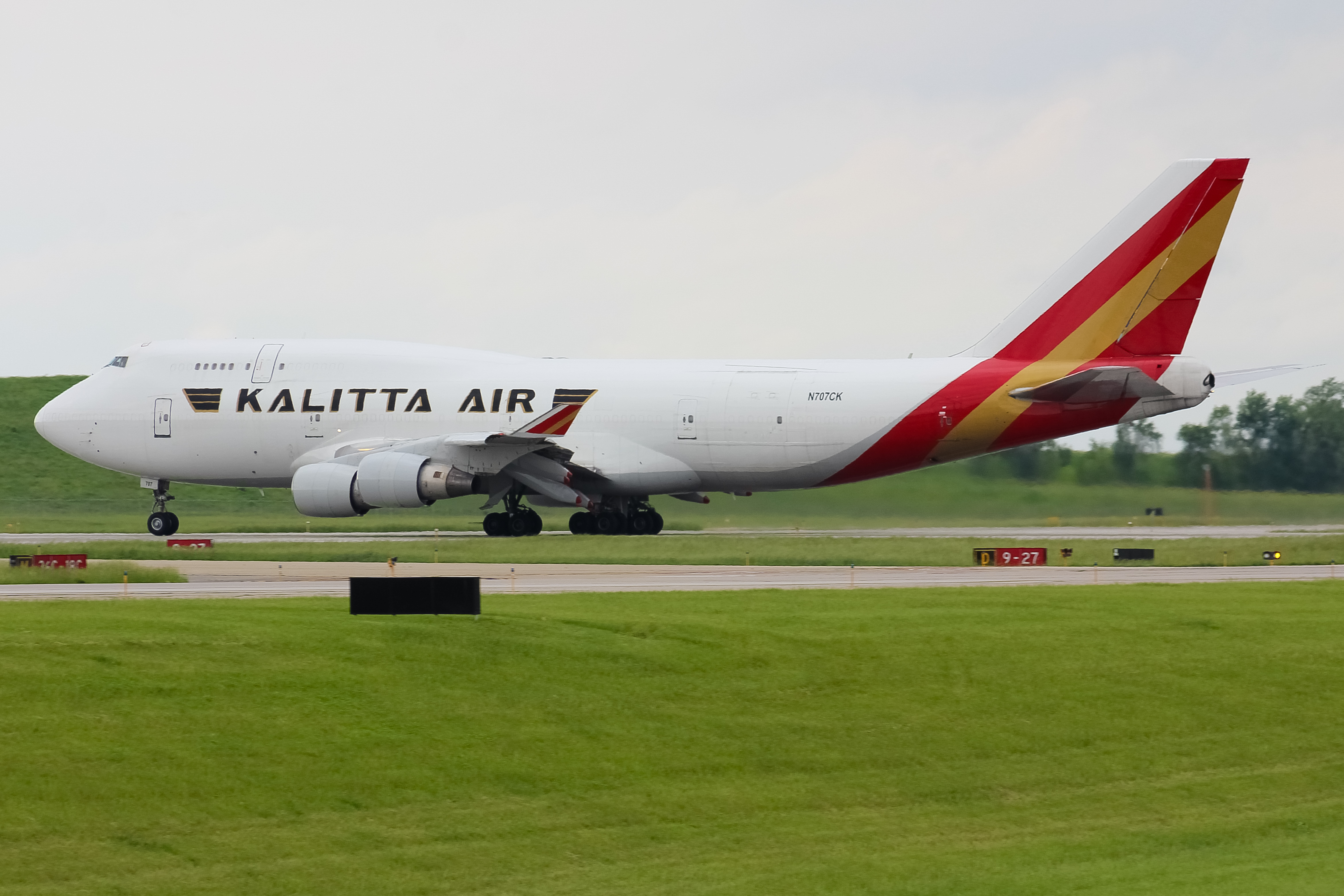 Full size: Kalitta Air Boeing 747-400F N707CK at Cincinnati/Northern Kentucky International Airport