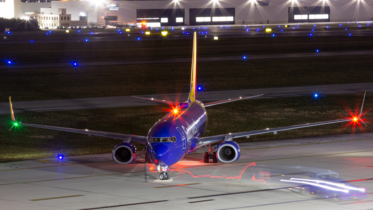 Full size: Southwest Airlines Boeing 737-800 N8547V at John Glenn Columbus International Airport