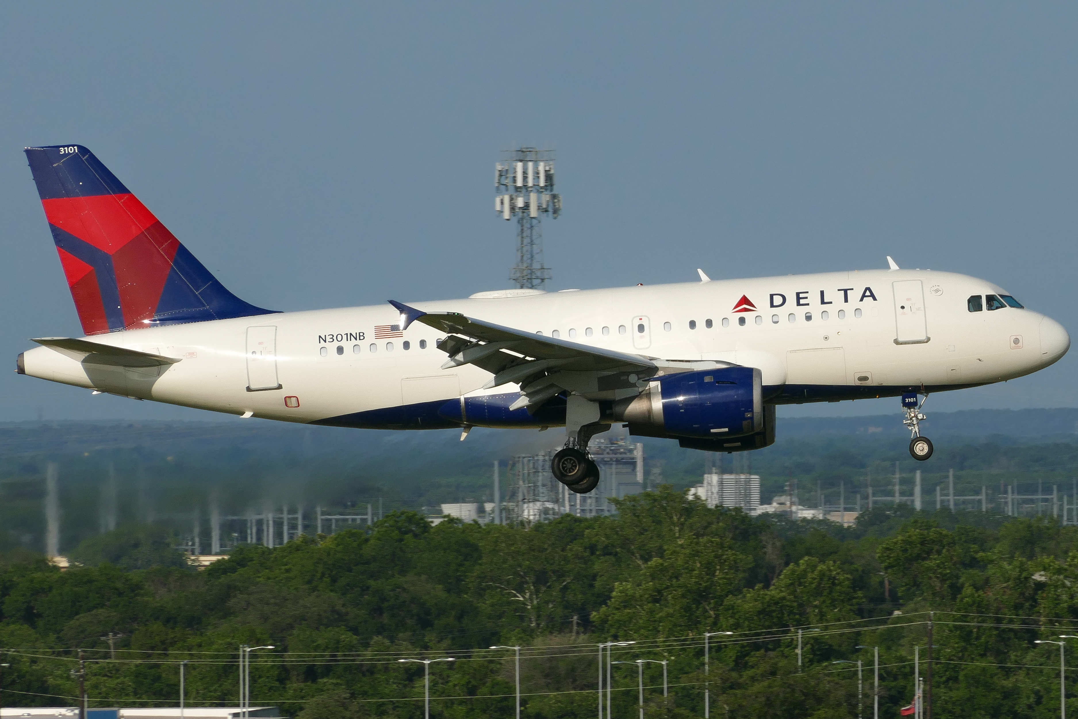 Full size: Delta Airlines Airbus A319 N301NB at Austin-Bergstrom International Airport